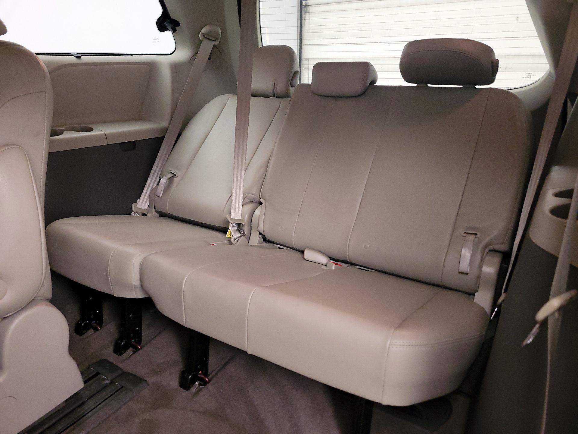 Thumbnail: 2014 Toyota Sienna - 18
