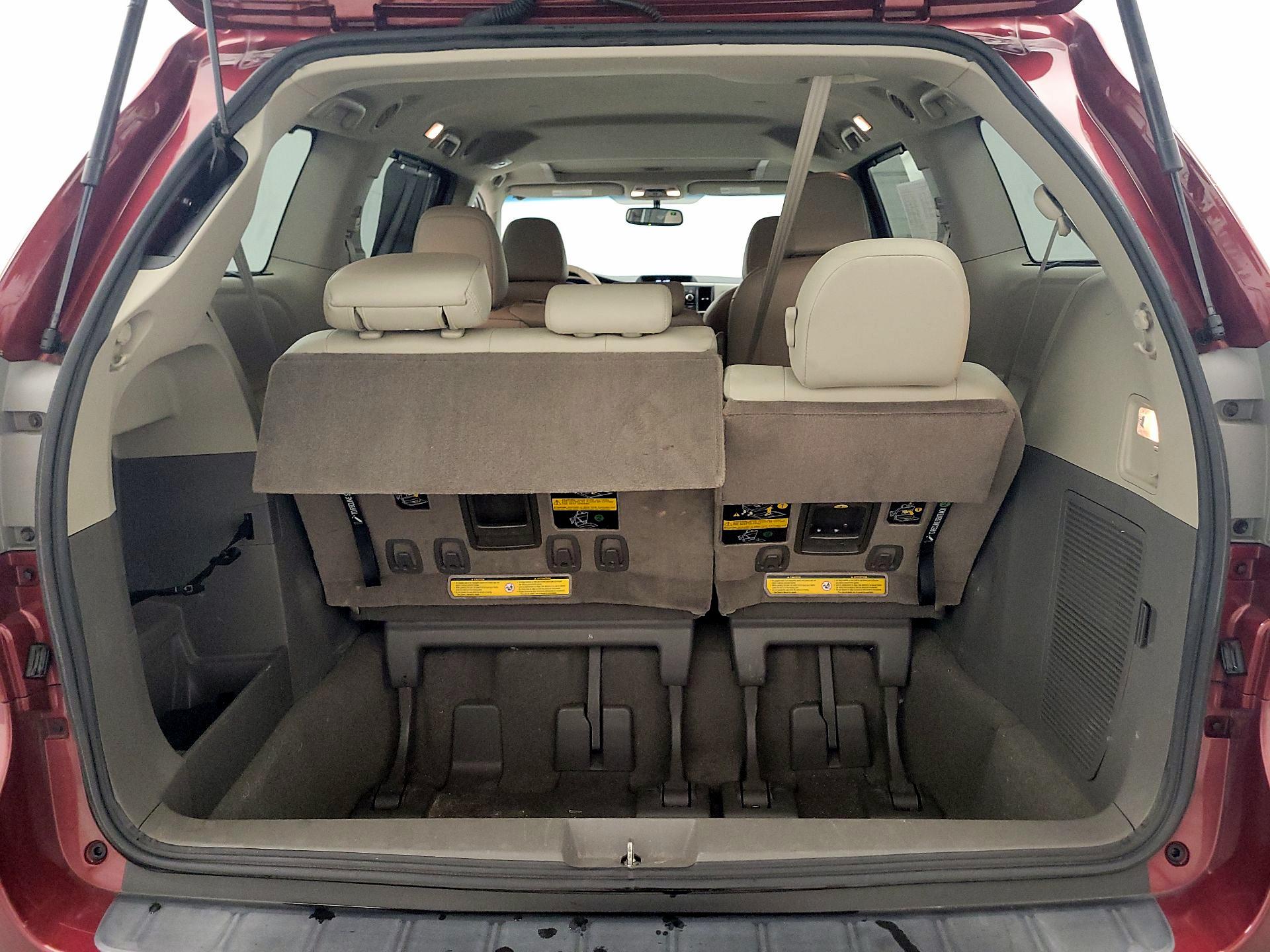 Thumbnail: 2014 Toyota Sienna - 19