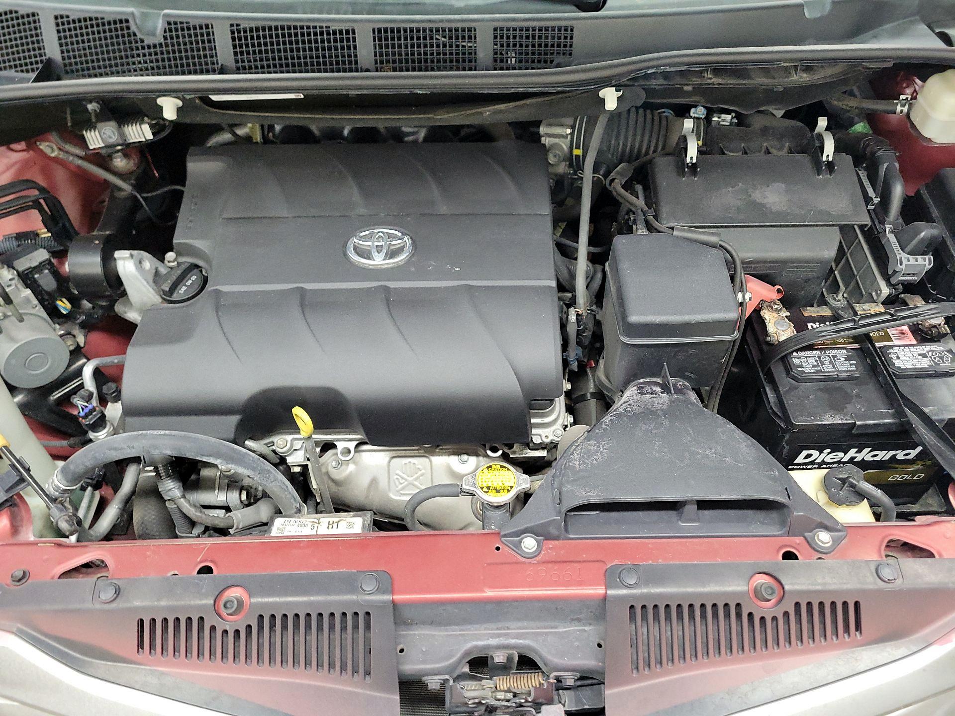 Thumbnail: 2014 Toyota Sienna - 20