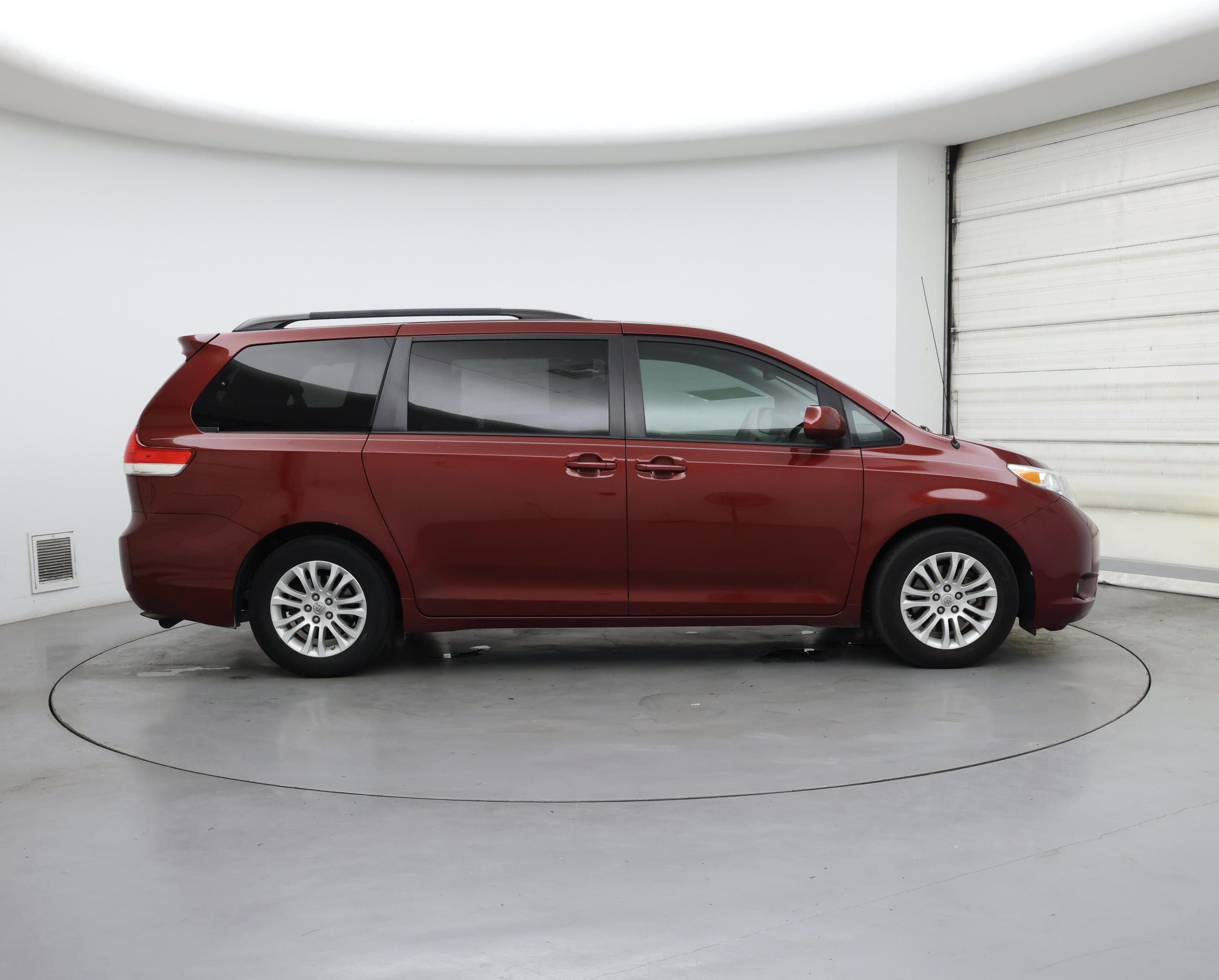 Thumbnail: 2014 Toyota Sienna - 7