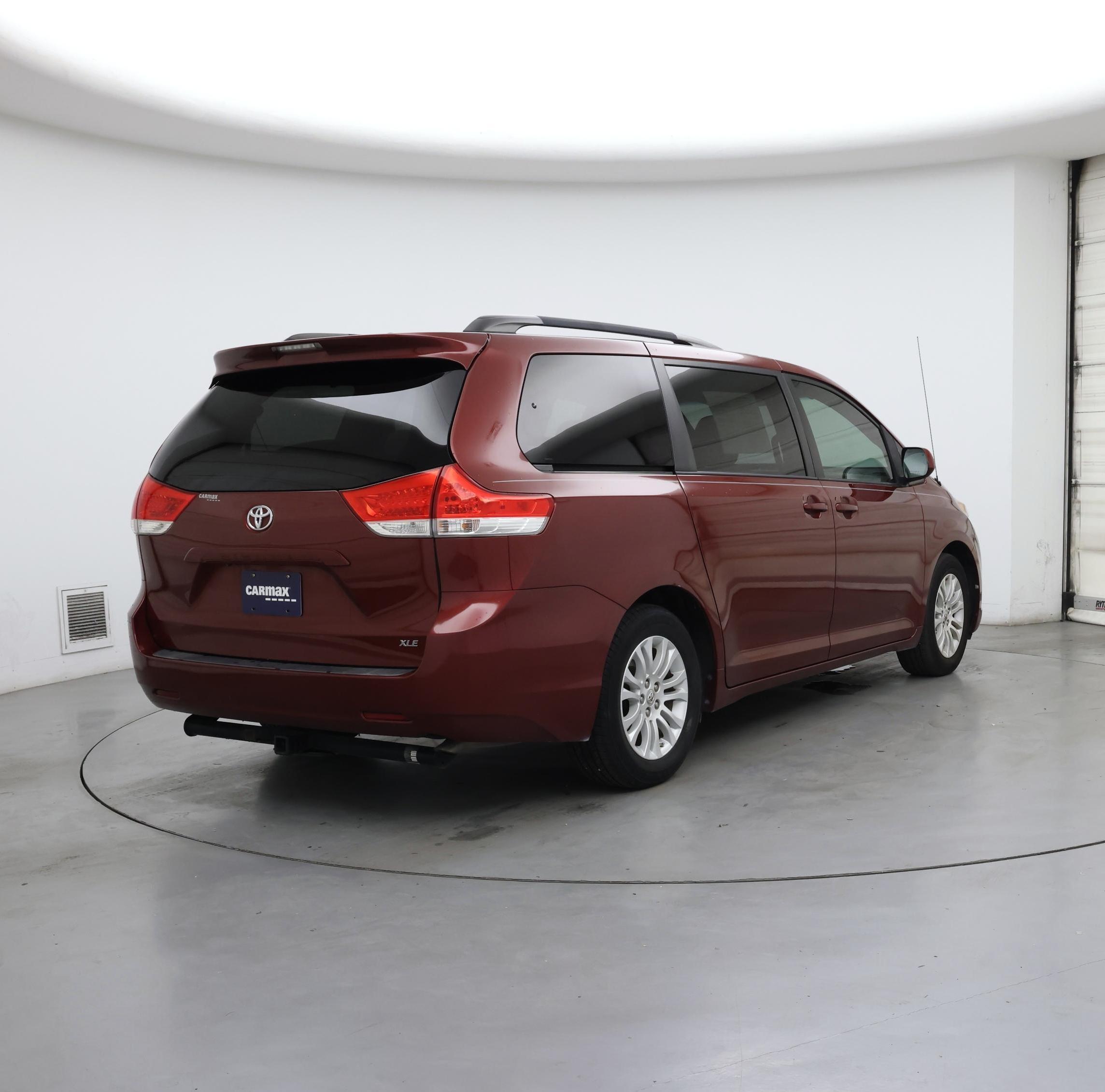 Thumbnail: 2014 Toyota Sienna - 8