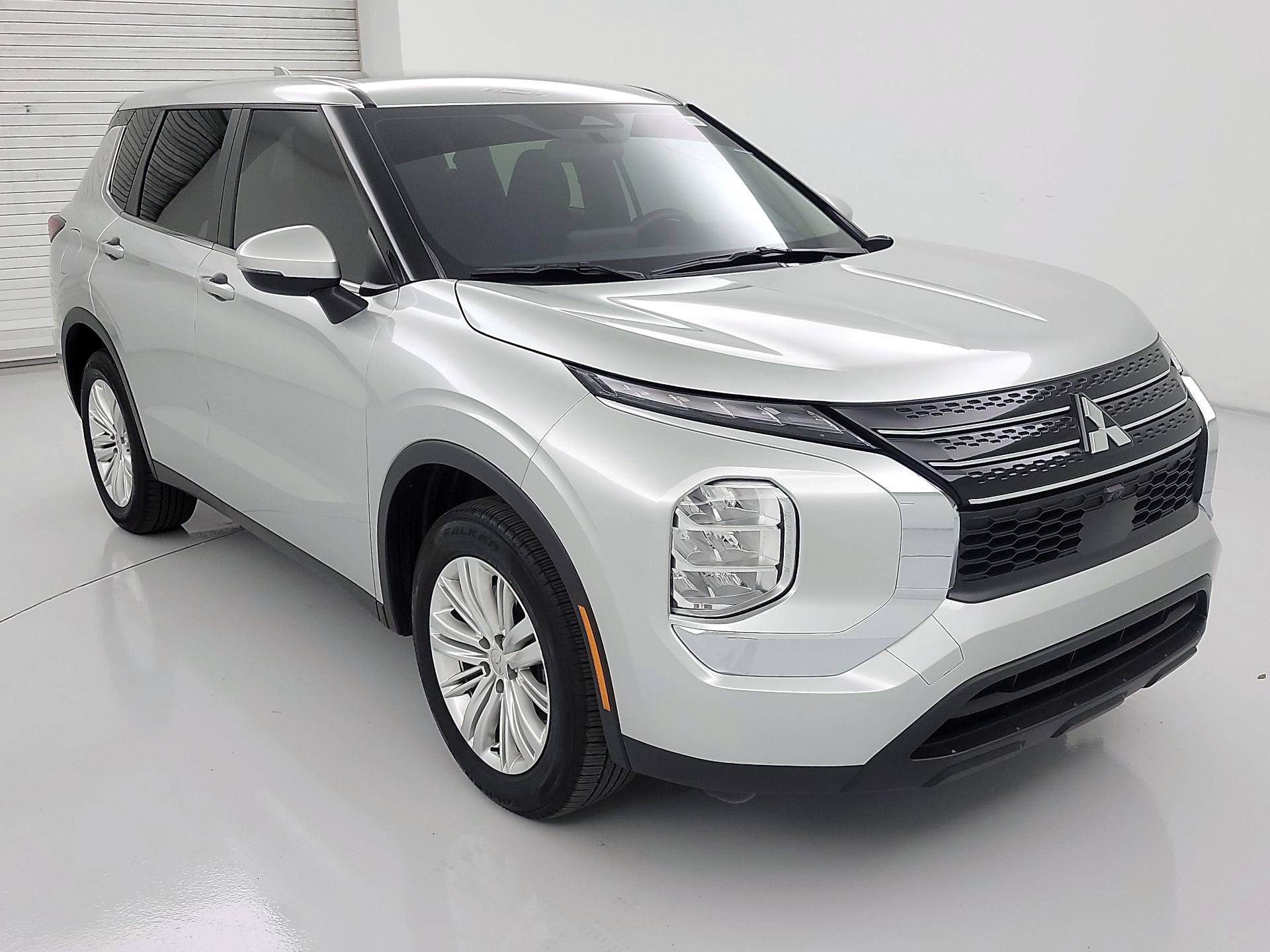 Thumbnail: 2024 Mitsubishi Outlander - 1