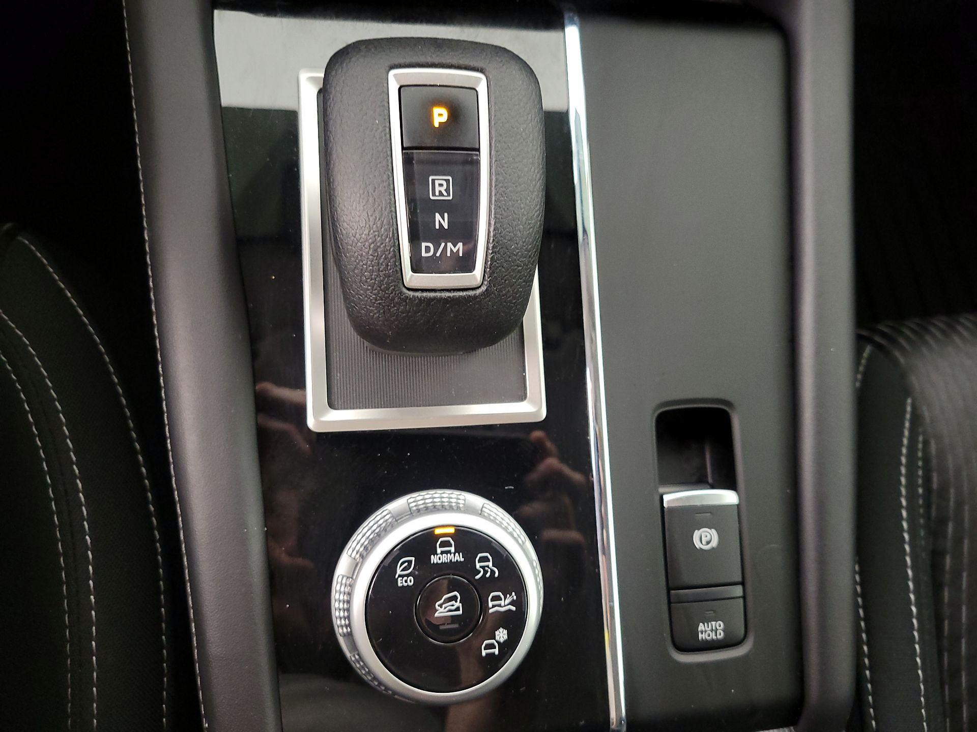 Thumbnail: 2024 Mitsubishi Outlander - 15