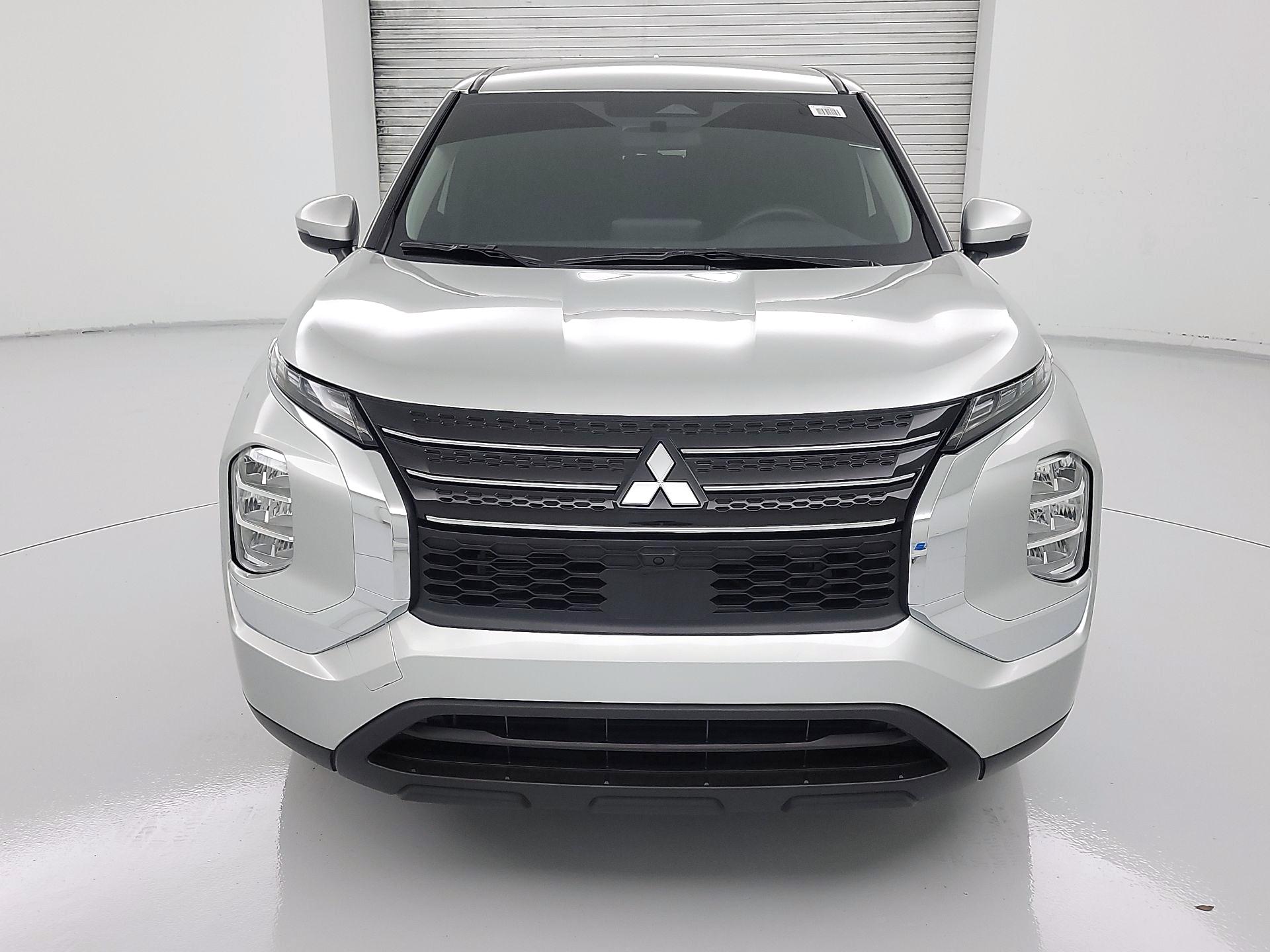 Thumbnail: 2024 Mitsubishi Outlander - 2