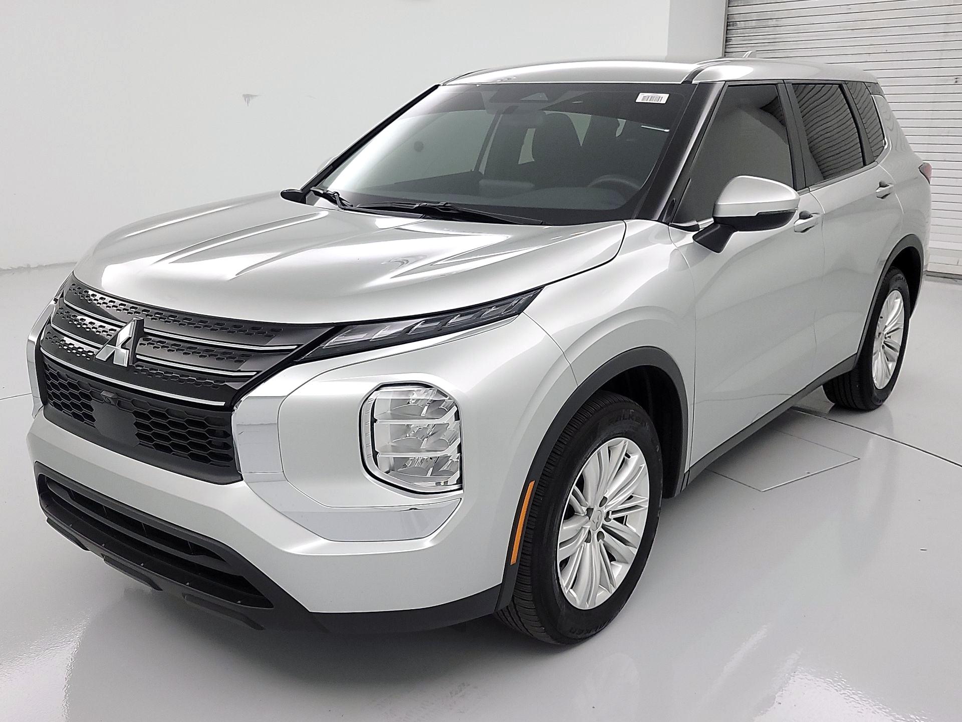Thumbnail: 2024 Mitsubishi Outlander - 3