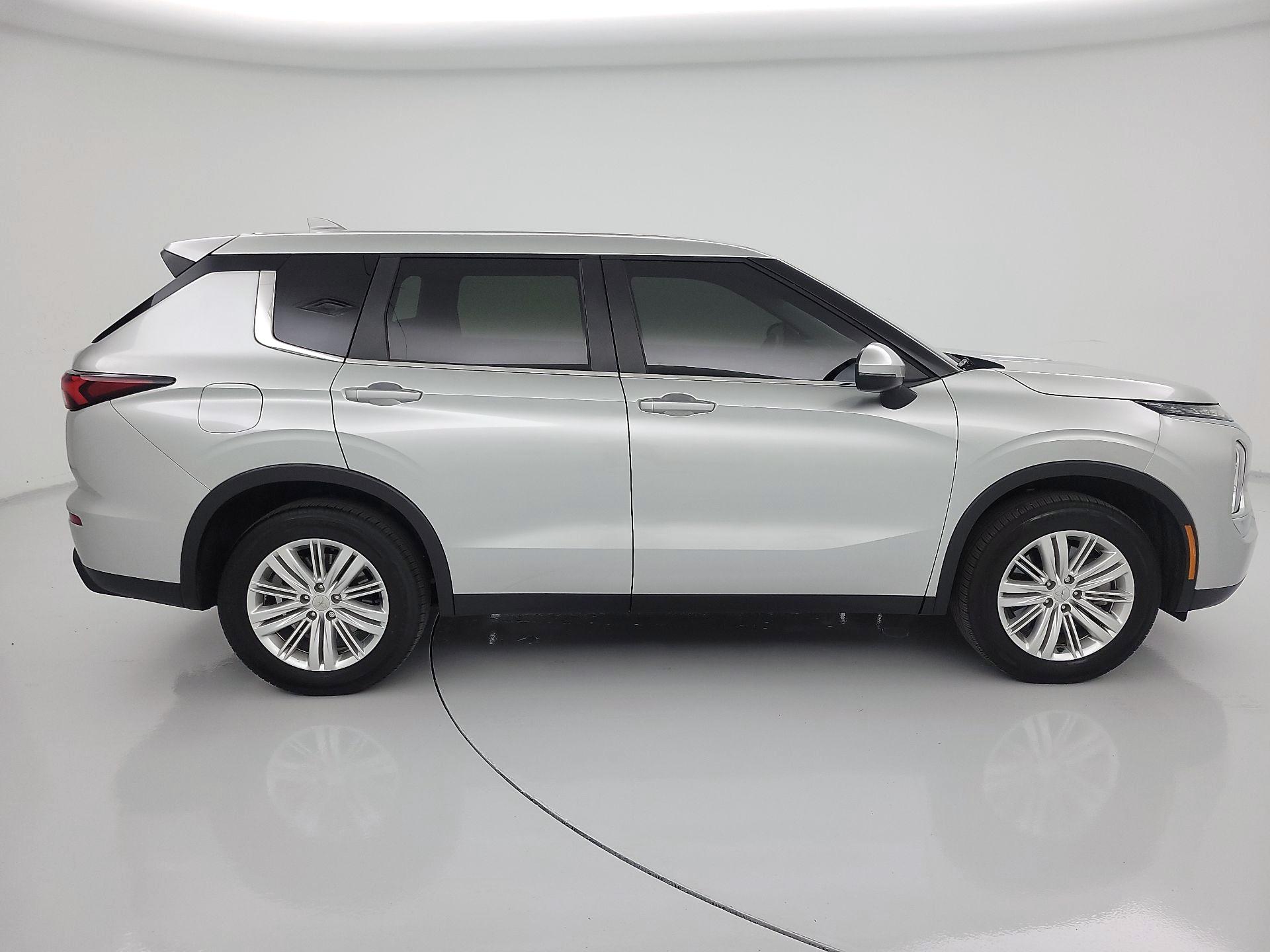 Thumbnail: 2024 Mitsubishi Outlander - 4