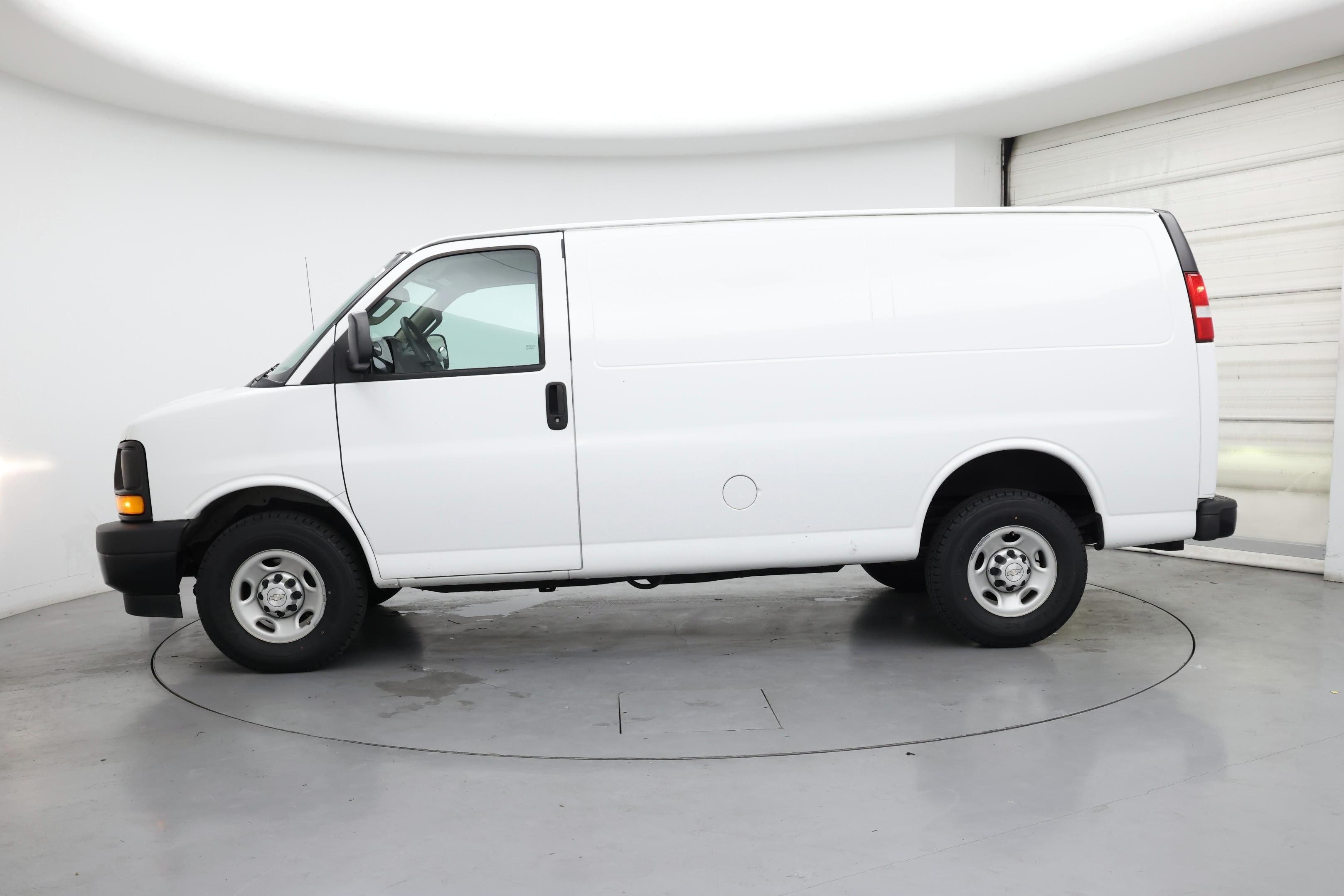Thumbnail: 2017 Chevrolet Express - 3