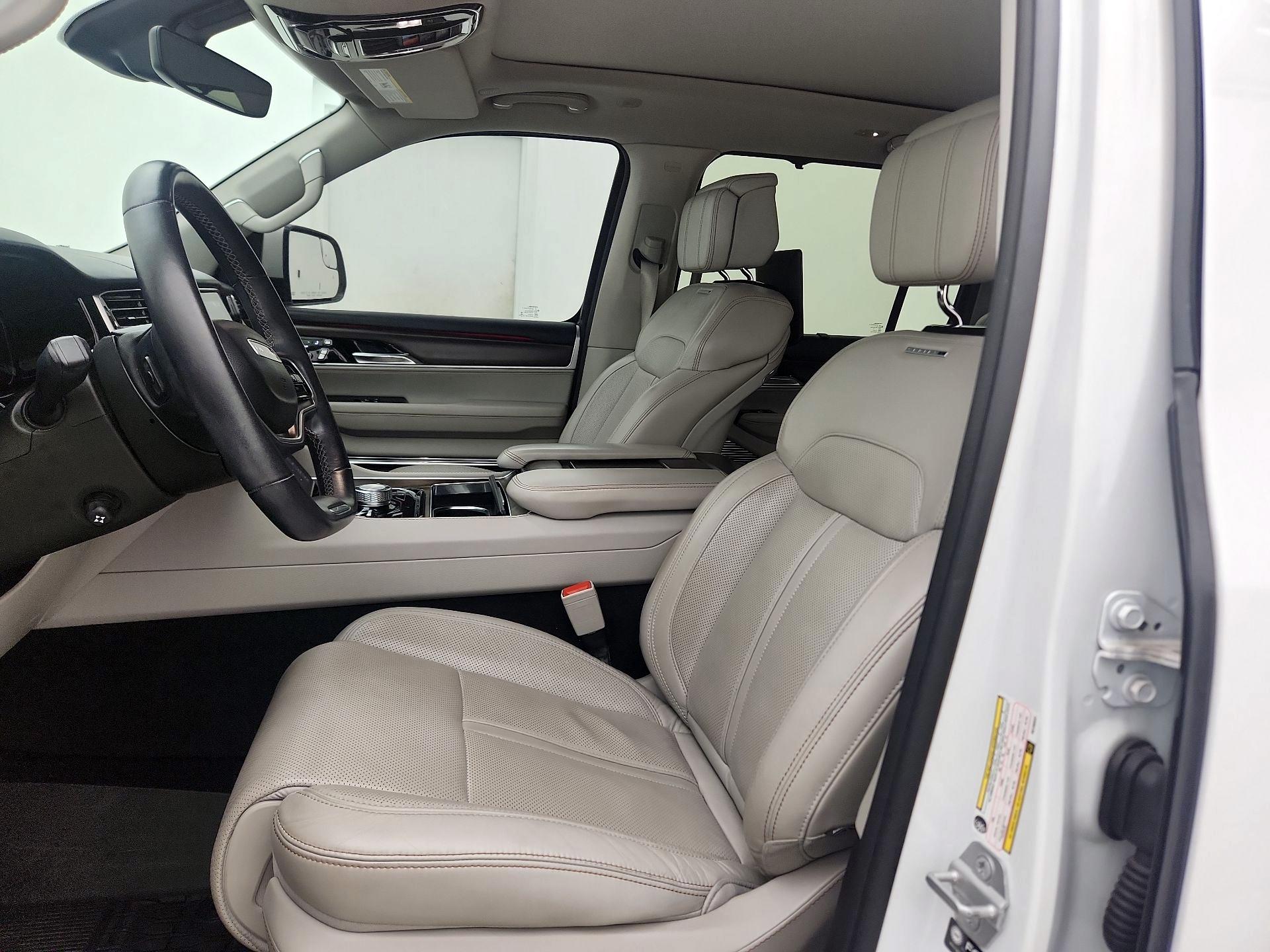 Thumbnail: 2022 Jeep Grand Wagoneer - 11