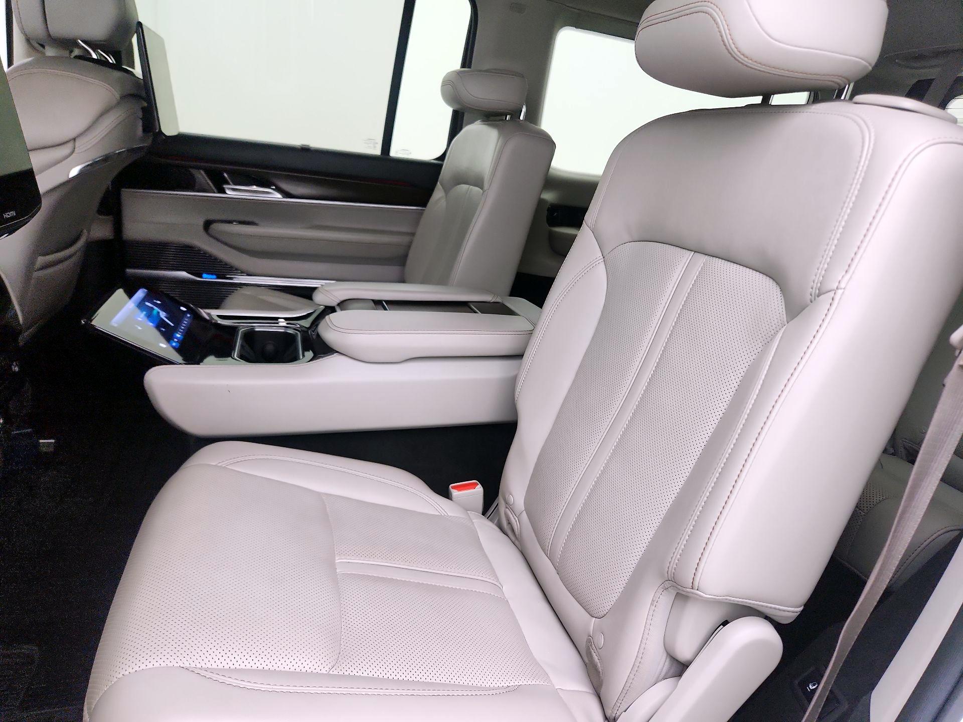 Thumbnail: 2022 Jeep Grand Wagoneer - 20