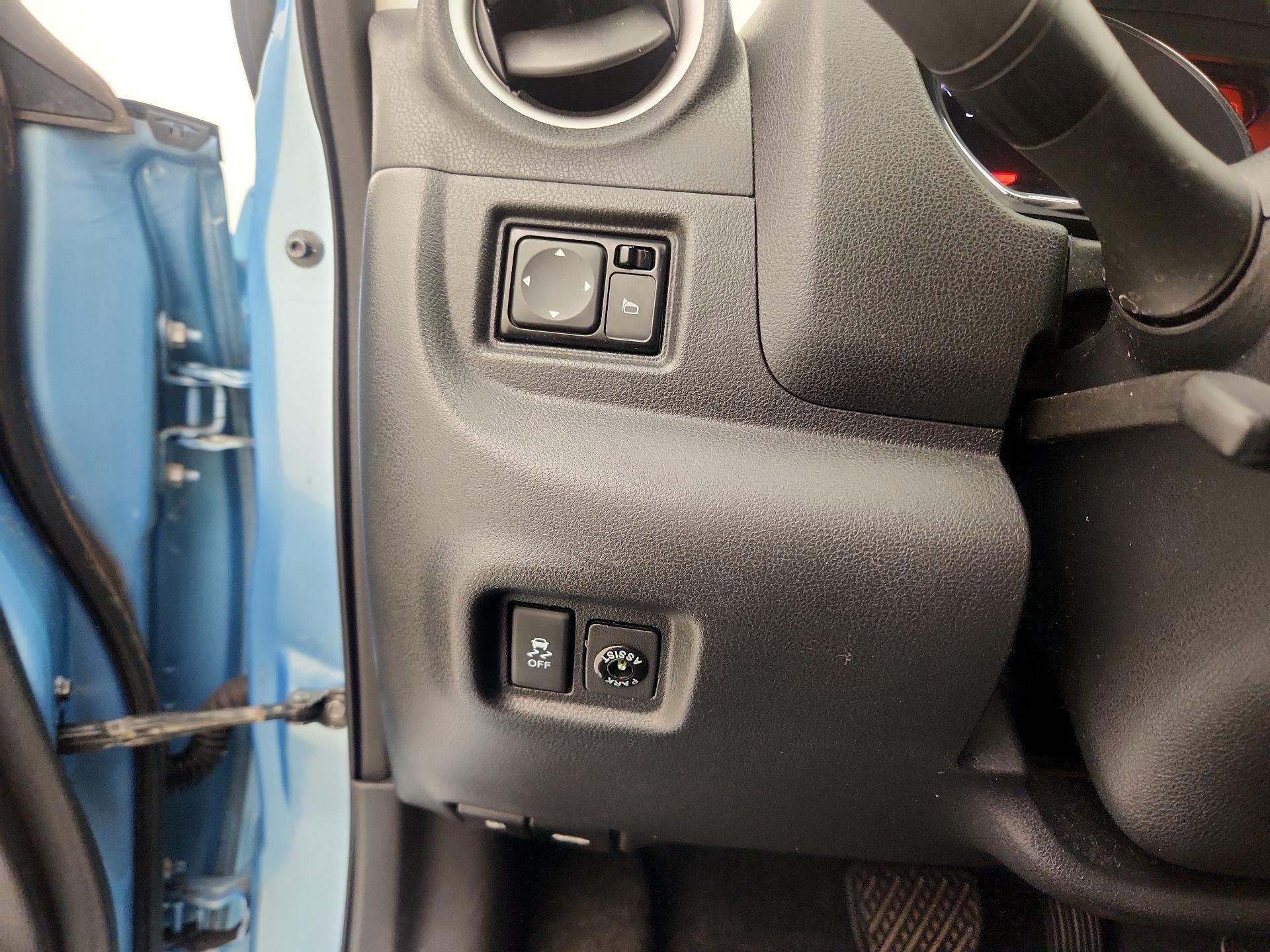 Thumbnail: 2014 Nissan Versa Note - 13