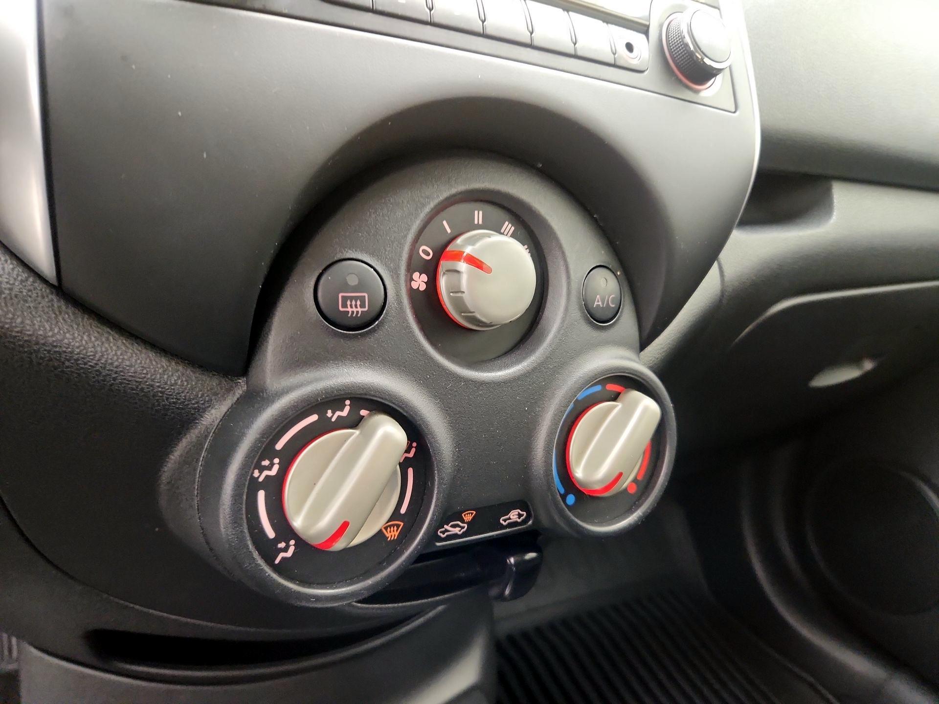 Thumbnail: 2014 Nissan Versa Note - 16