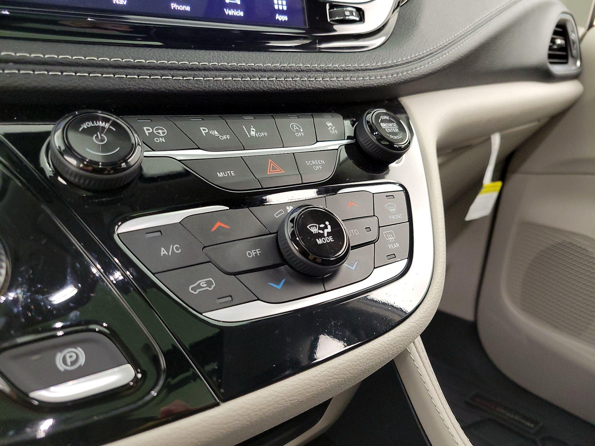Thumbnail: 2023 Chrysler Pacifica - 15