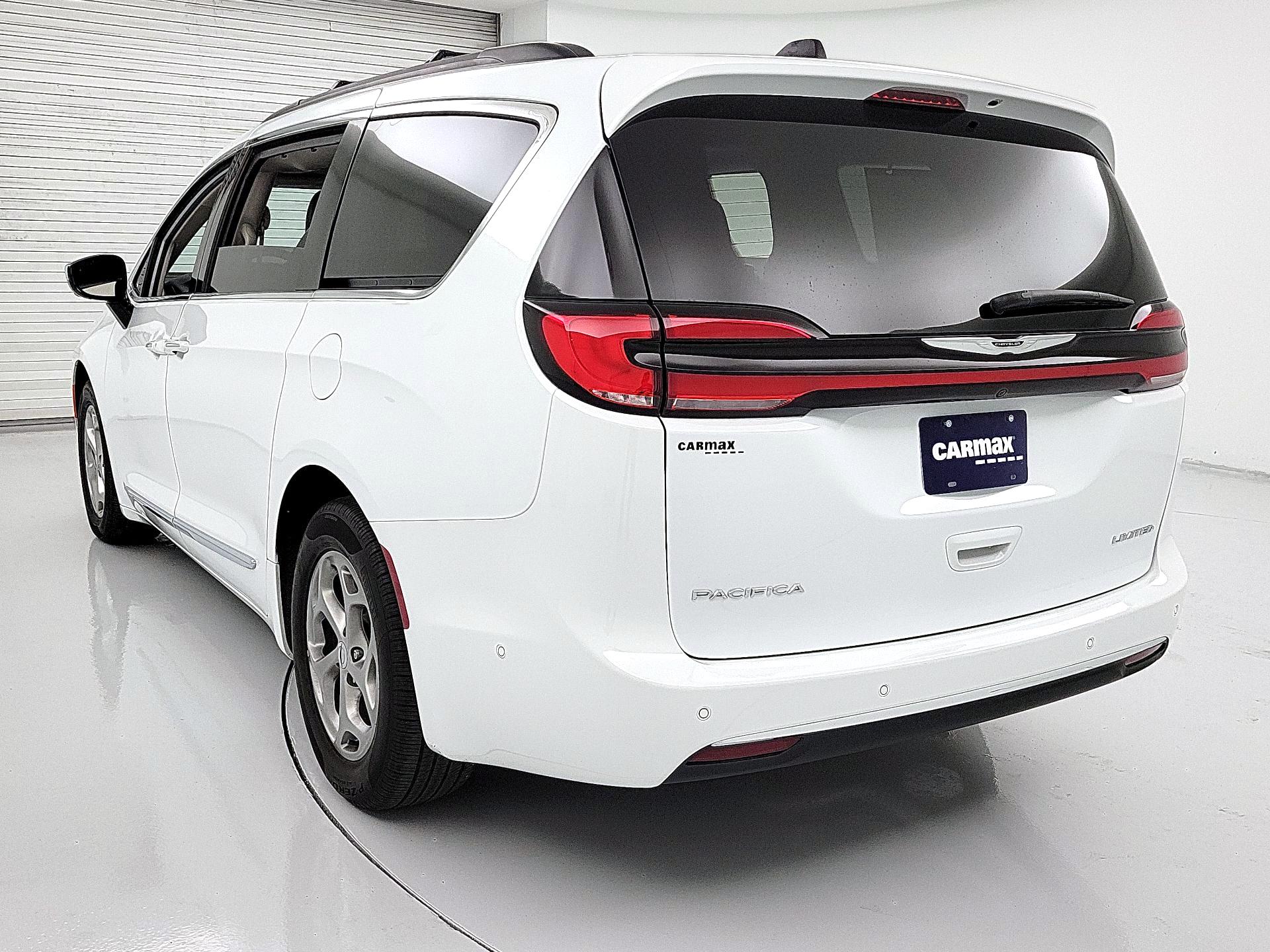 Thumbnail: 2023 Chrysler Pacifica - 7