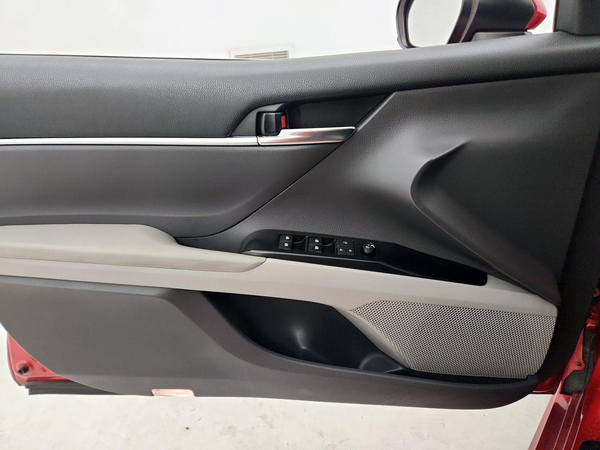 Thumbnail: 2019 Toyota Camry - 12