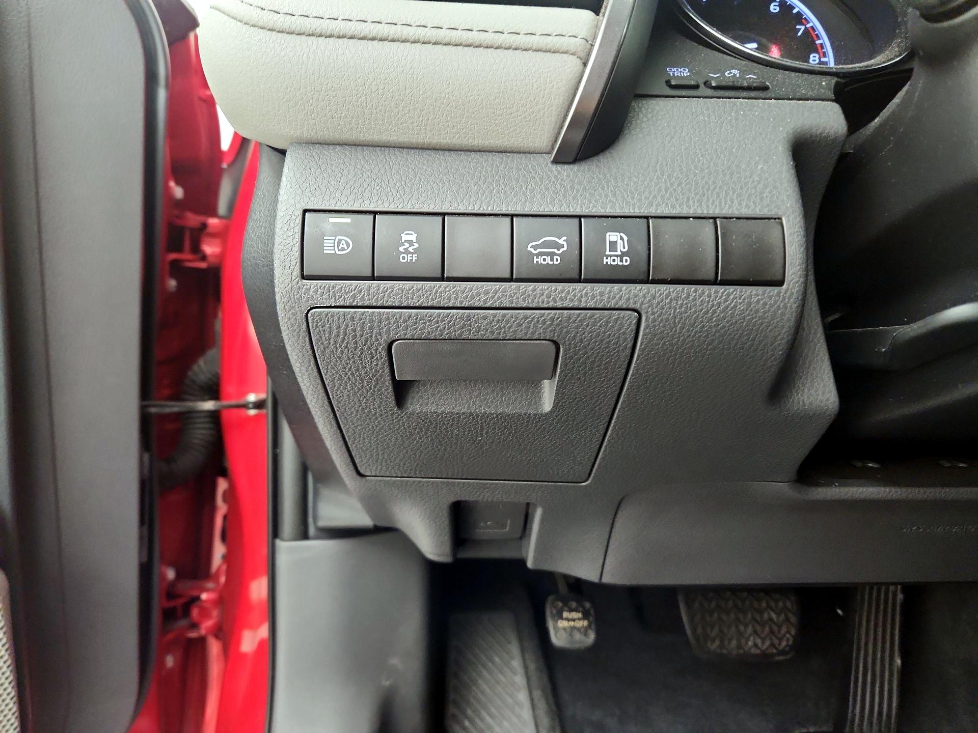 Thumbnail: 2019 Toyota Camry - 13