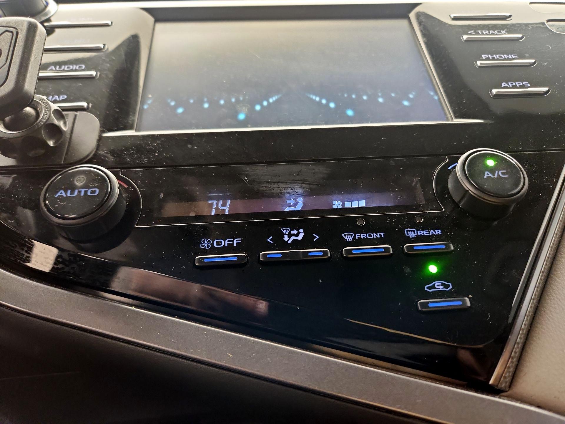 Thumbnail: 2019 Toyota Camry - 16