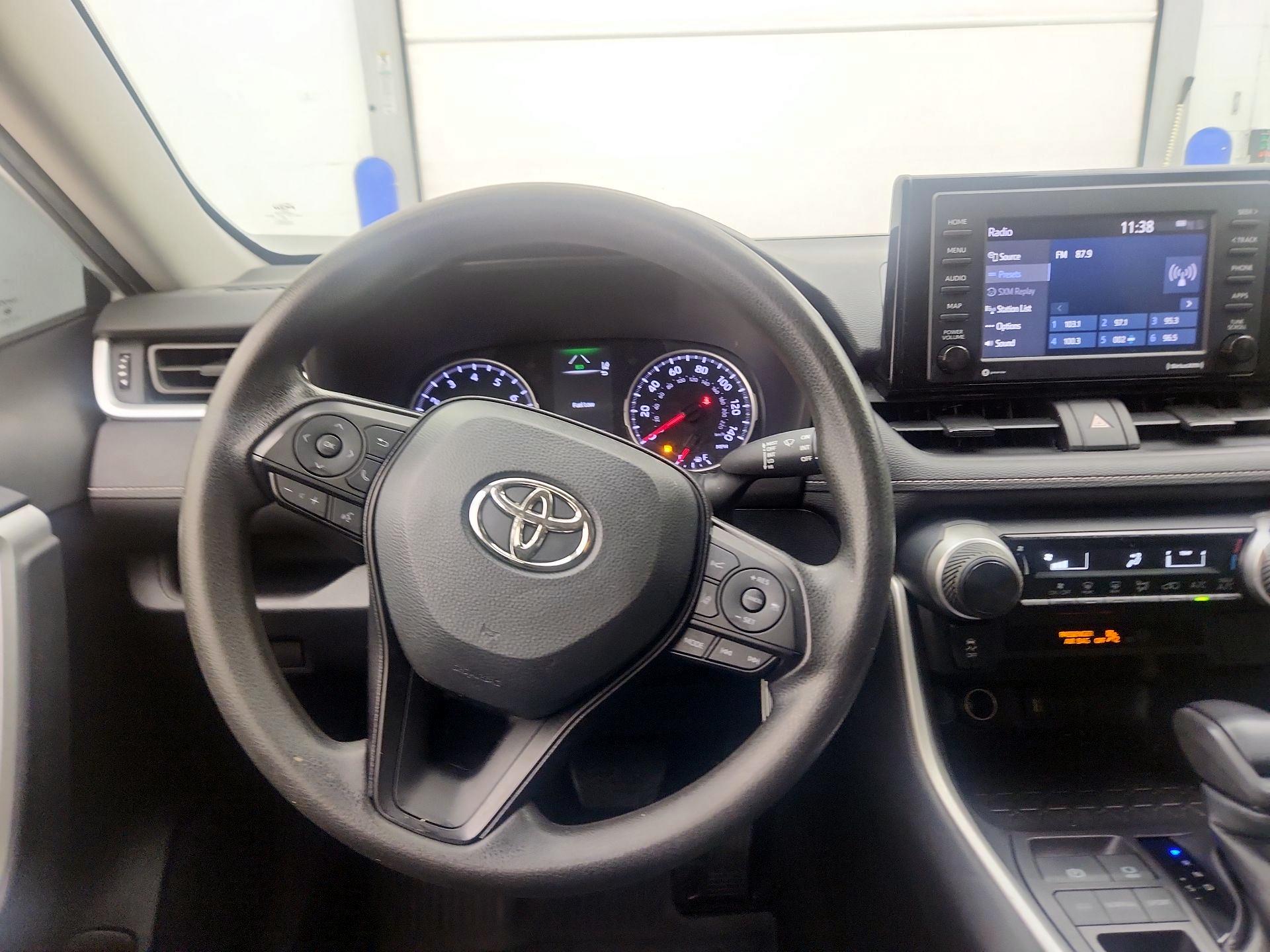 Thumbnail: 2022 Toyota RAV4 - 10