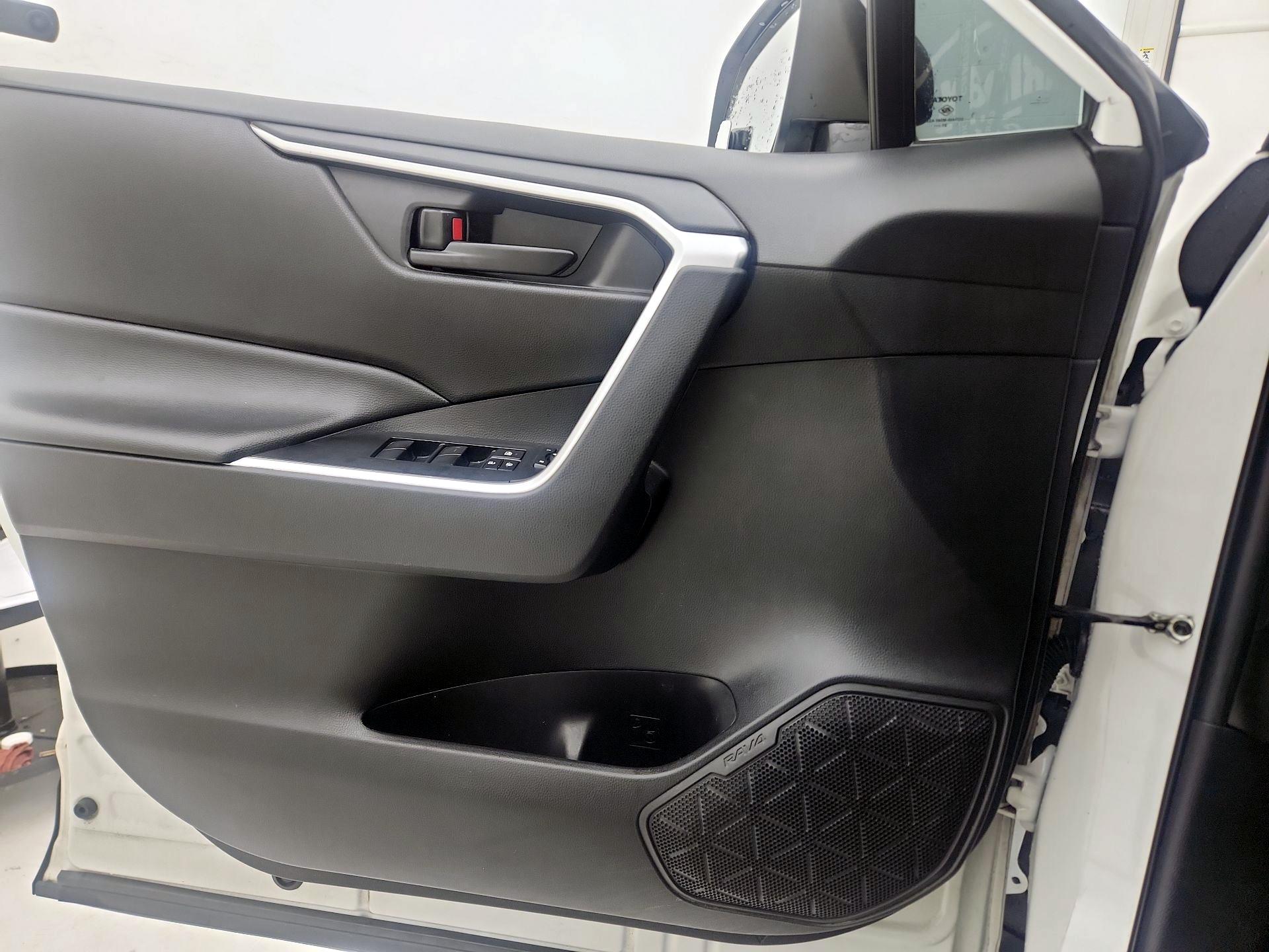 Thumbnail: 2022 Toyota RAV4 - 12