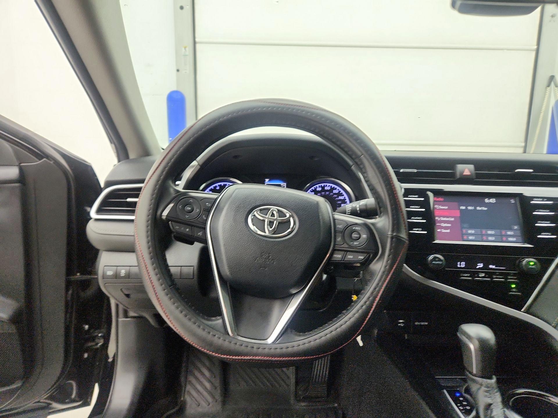 Thumbnail: 2018 Toyota Camry - 10
