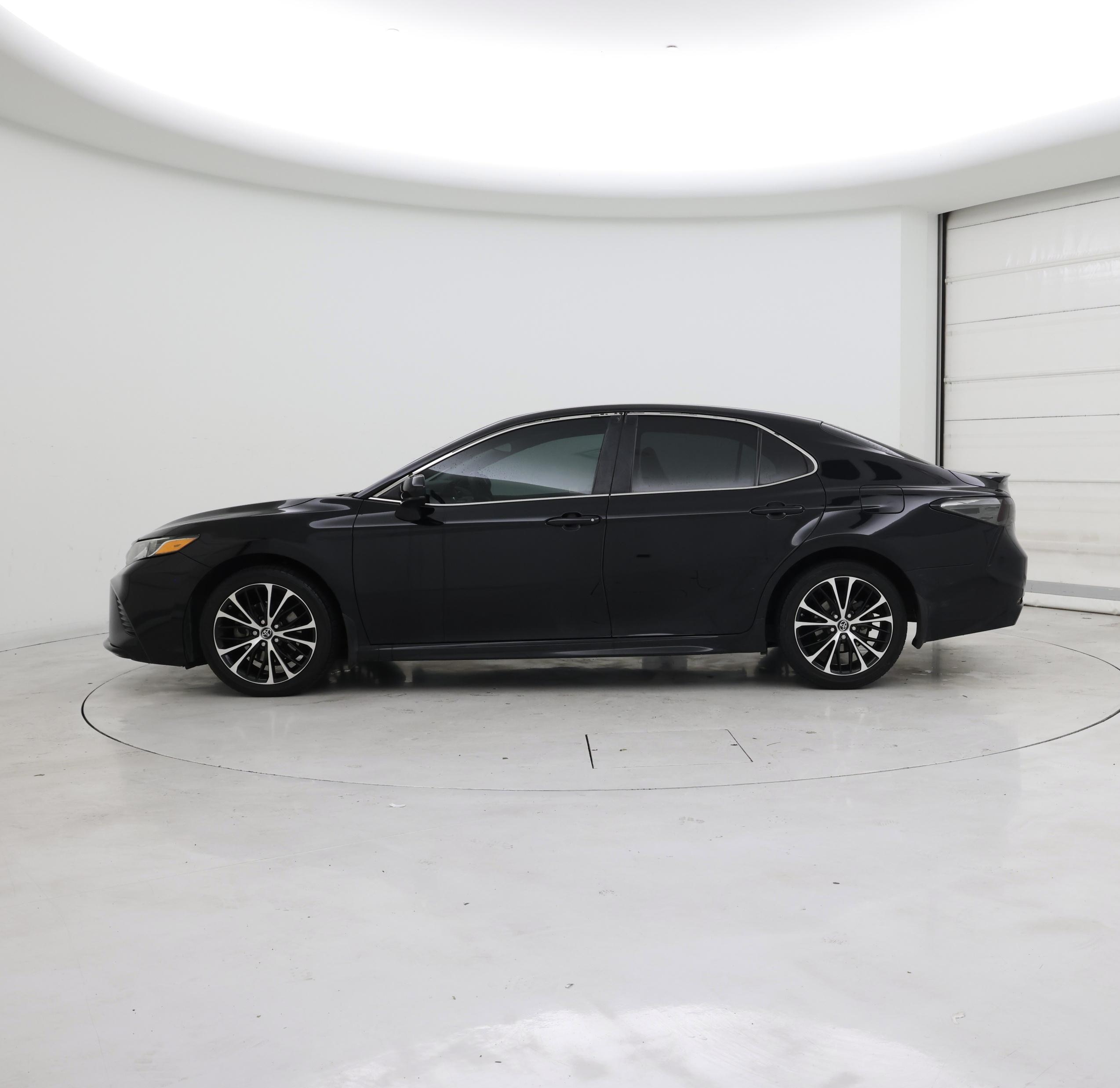 Thumbnail: 2018 Toyota Camry - 3