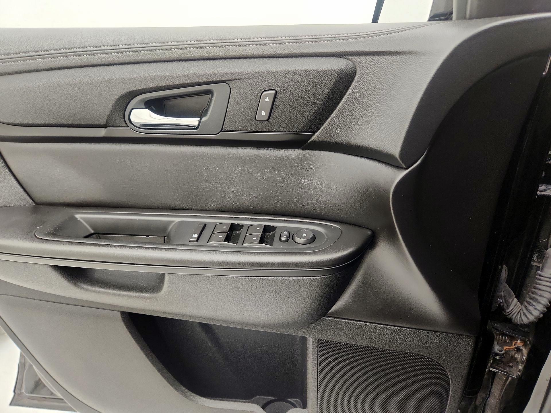 Thumbnail: 2016 Chevrolet Traverse - 12