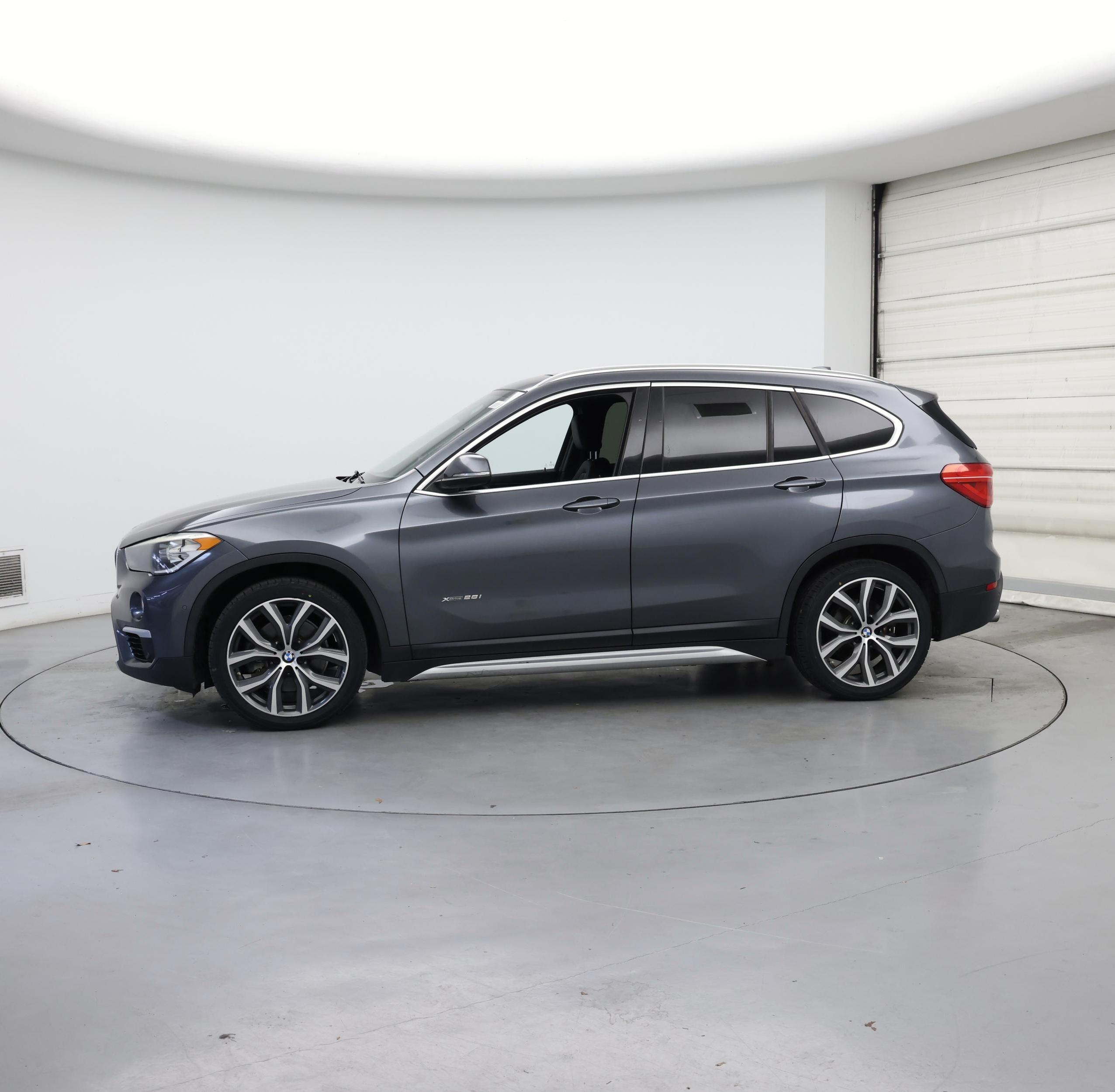 Thumbnail: 2017 BMW X1 - 3