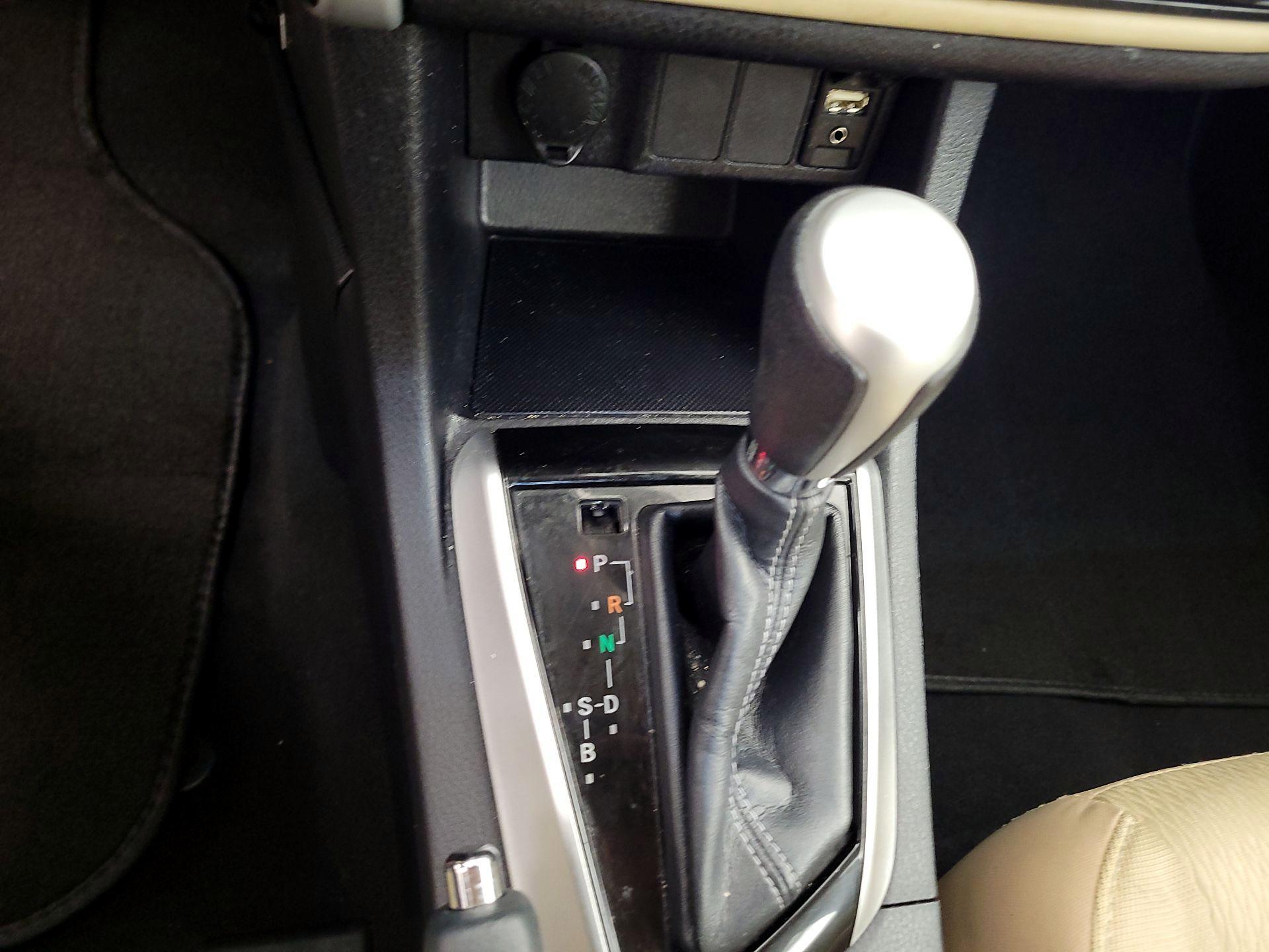 Thumbnail: 2018 Toyota Corolla - 15