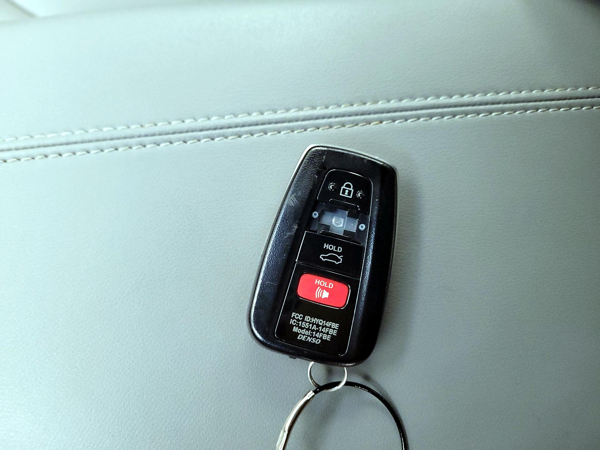 Thumbnail: 2019 Toyota Avalon - 18