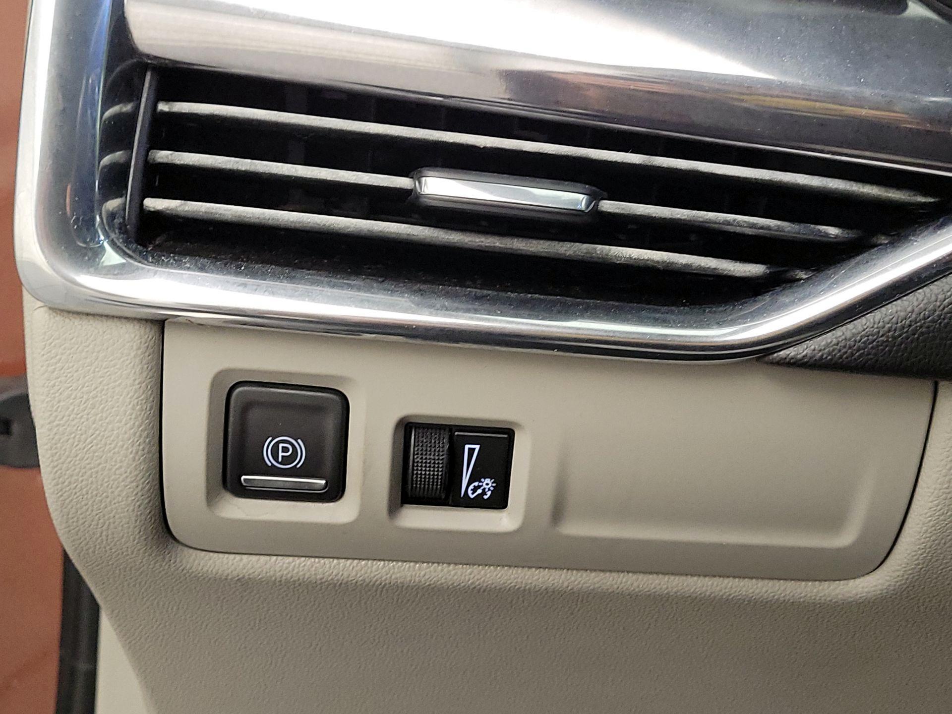 Thumbnail: 2019 Cadillac XT4 - 13