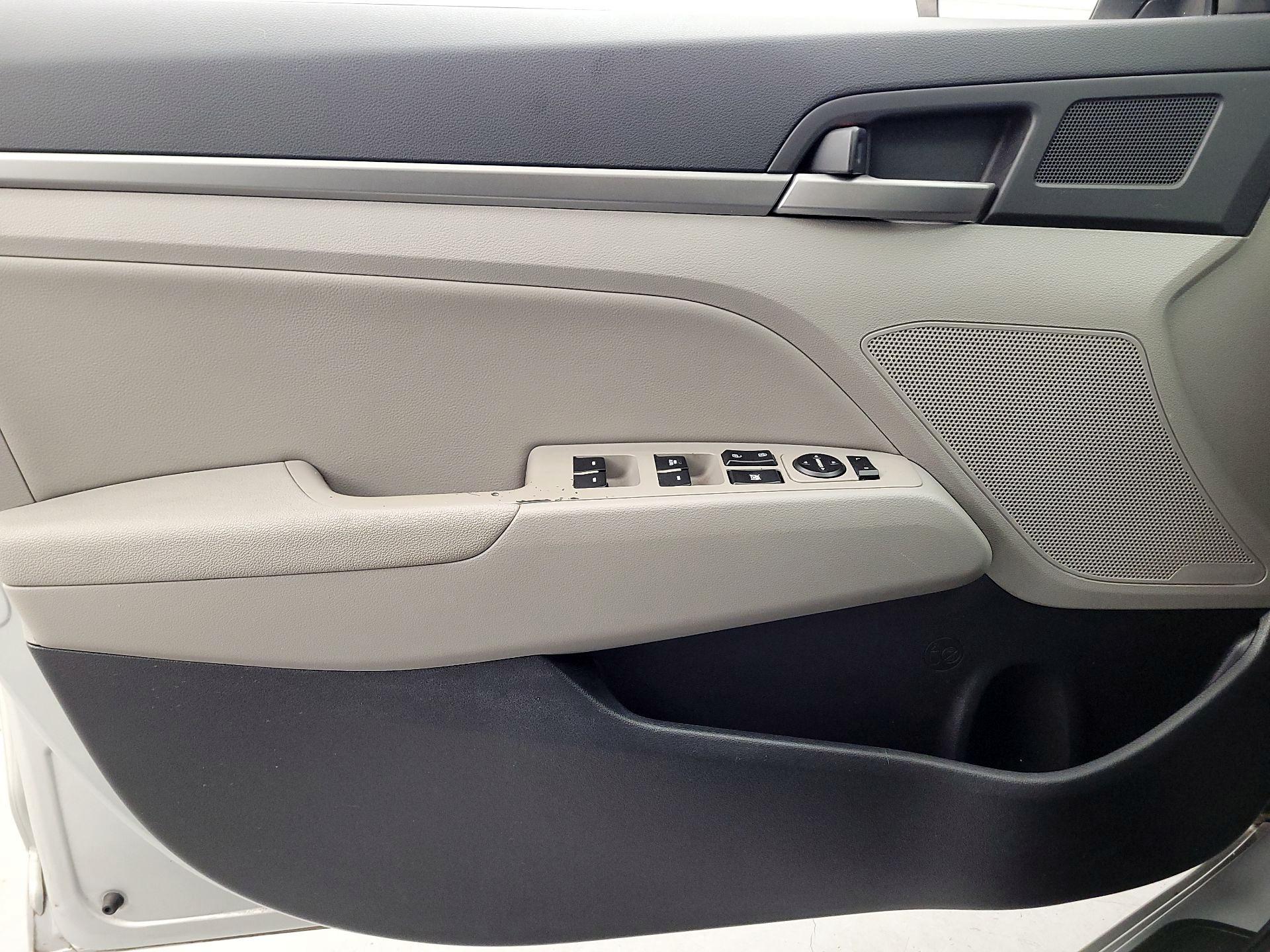 Thumbnail: 2017 Hyundai Elantra - 12