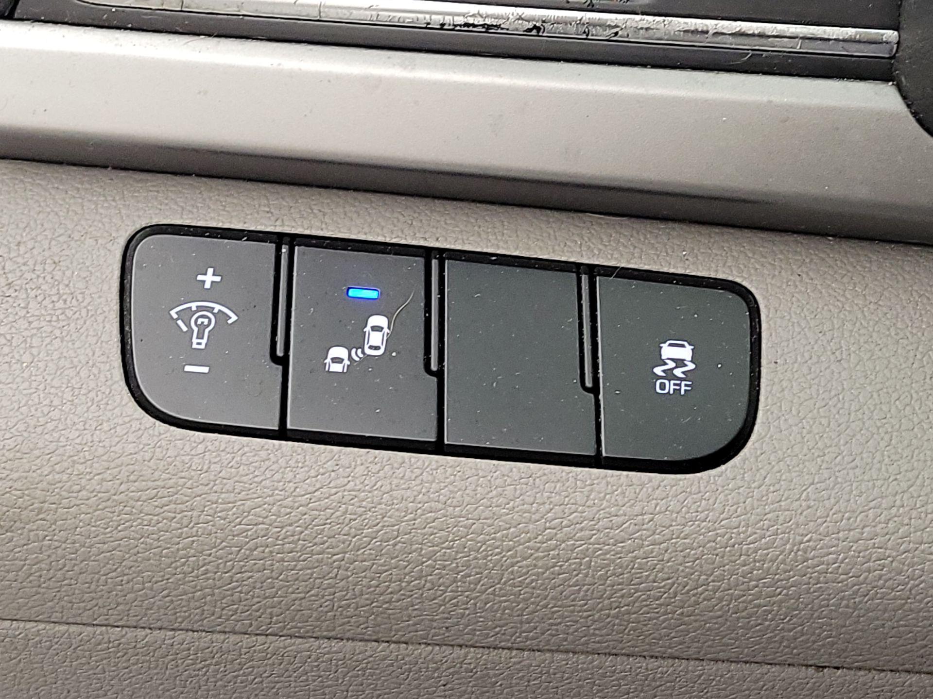 Thumbnail: 2017 Hyundai Elantra - 13