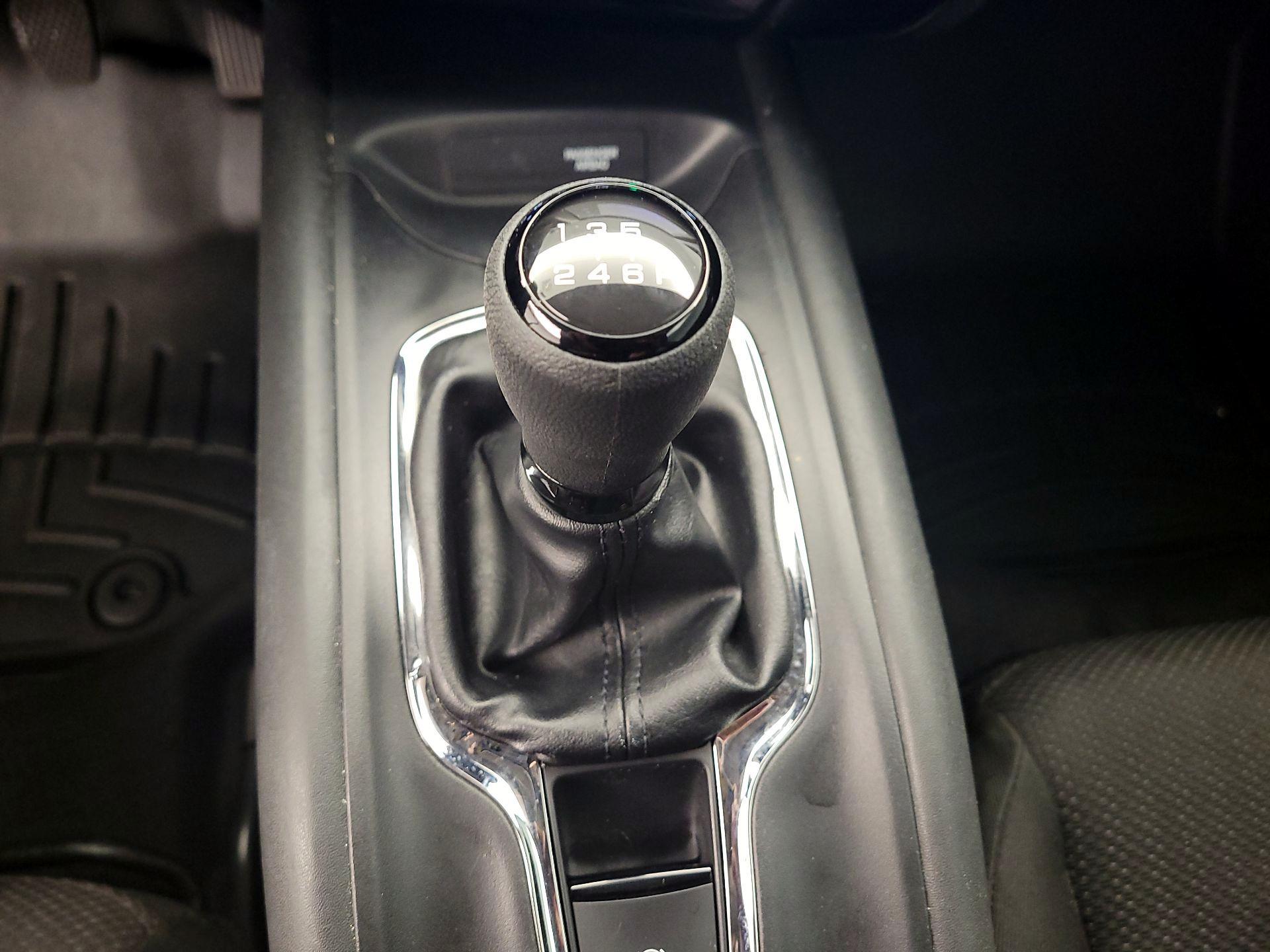 Thumbnail: 2016 Honda HR-V - 17