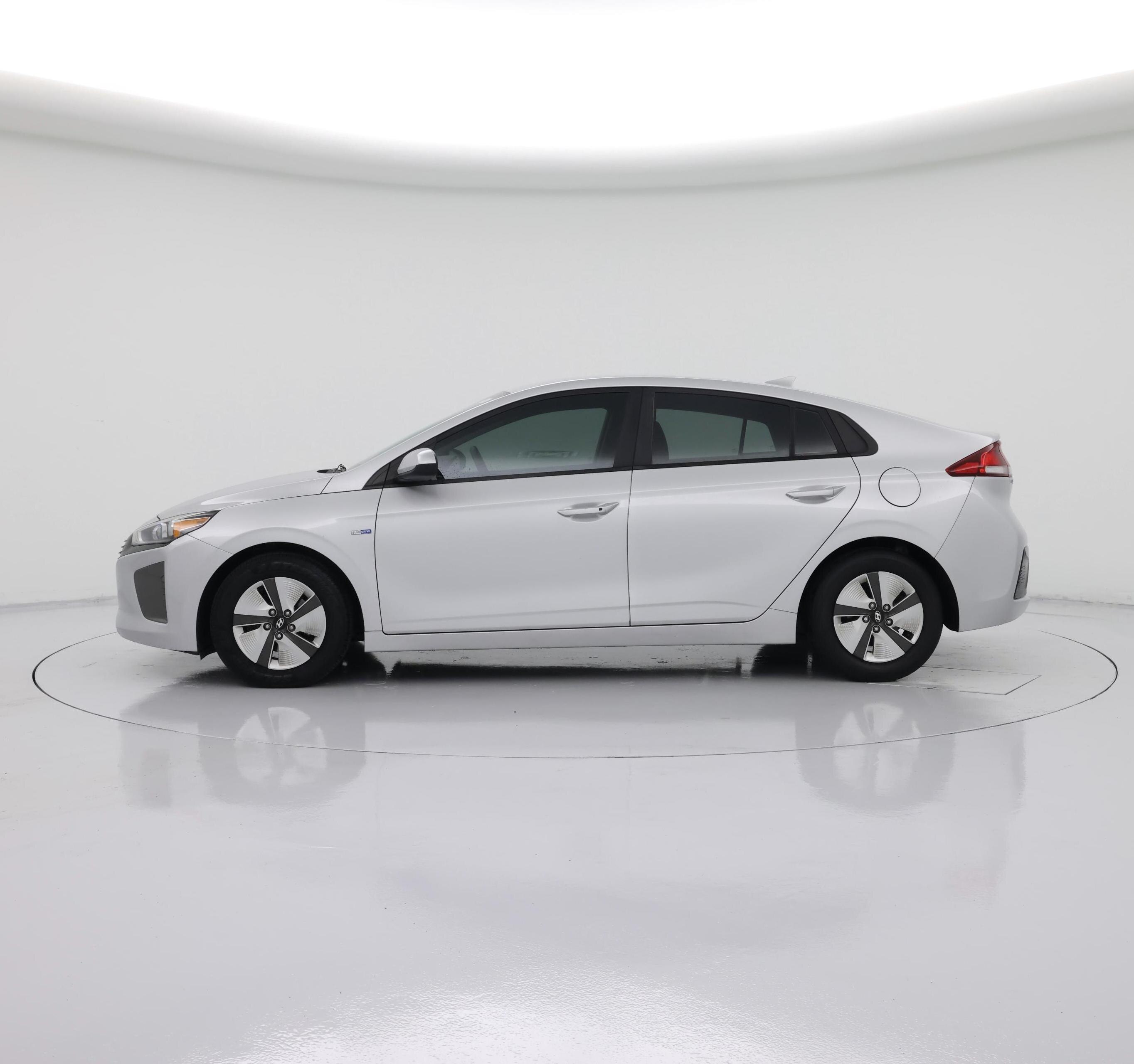 Thumbnail: 2019 Hyundai Ioniq - 3