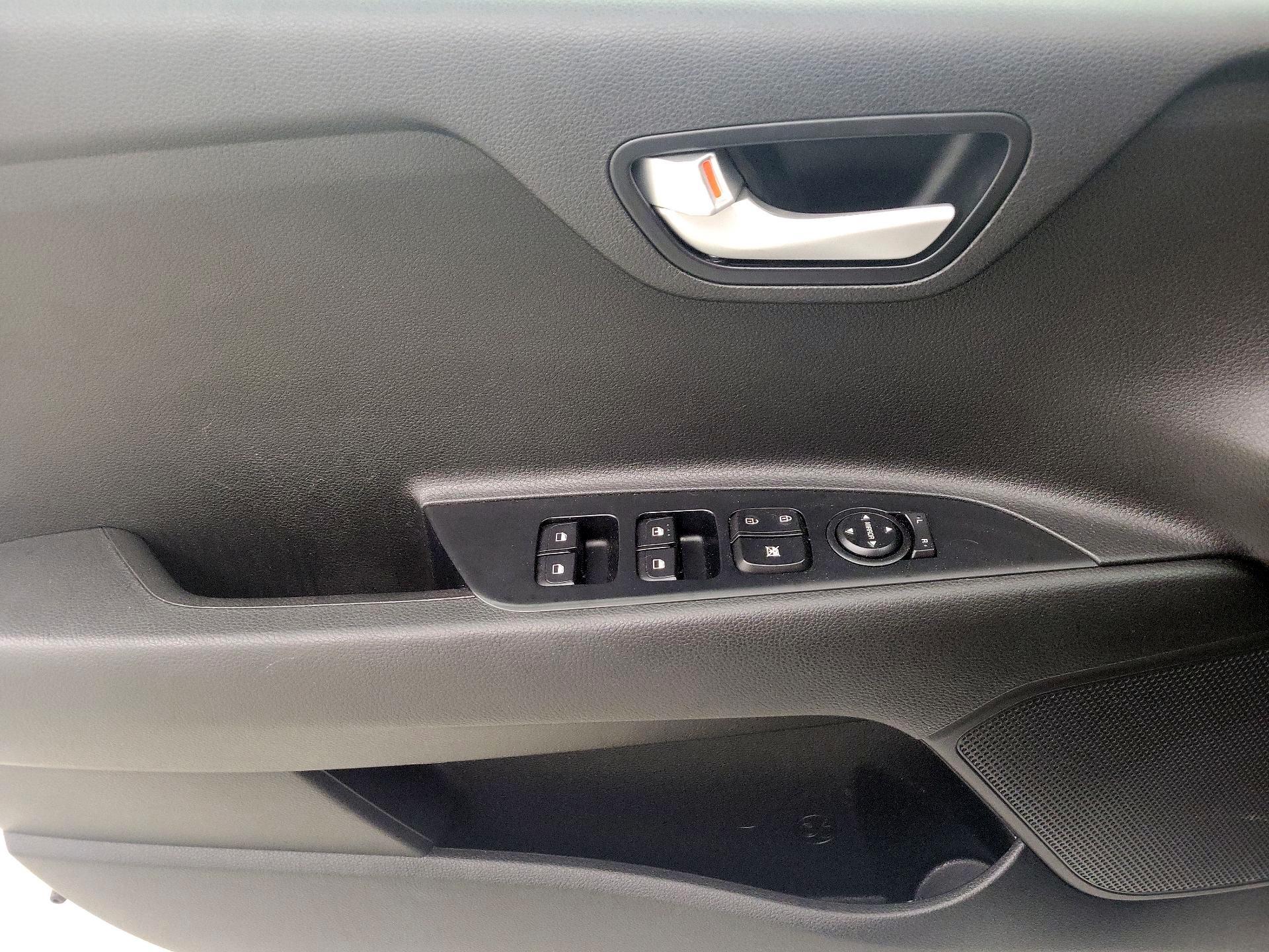 Thumbnail: 2018 Kia Rio - 12