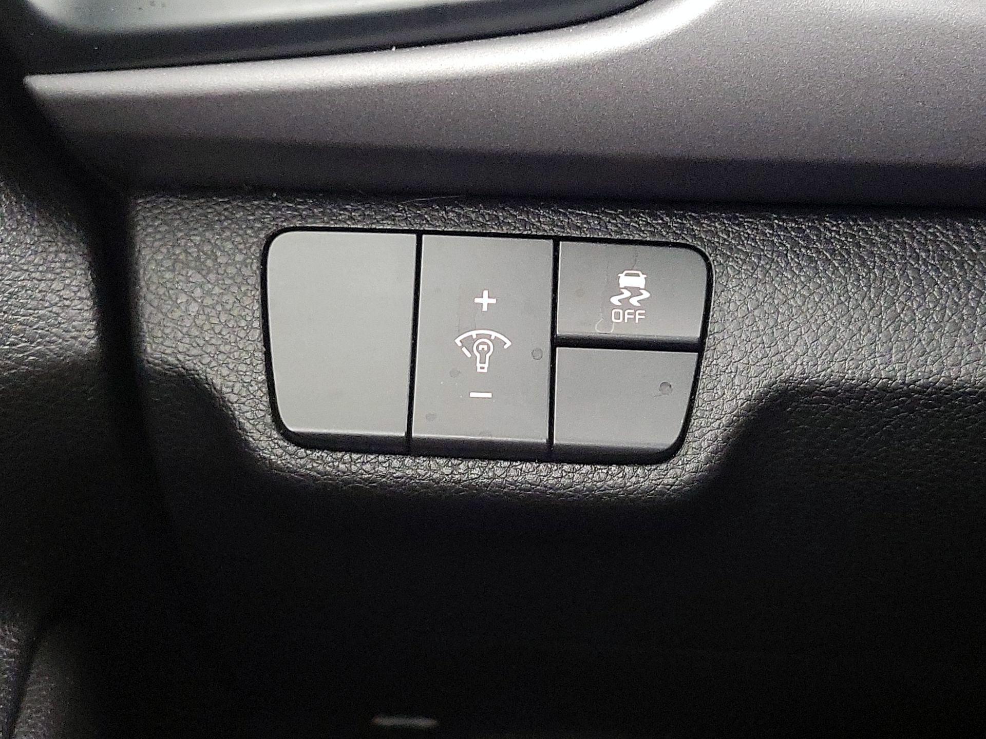 Thumbnail: 2018 Kia Rio - 13