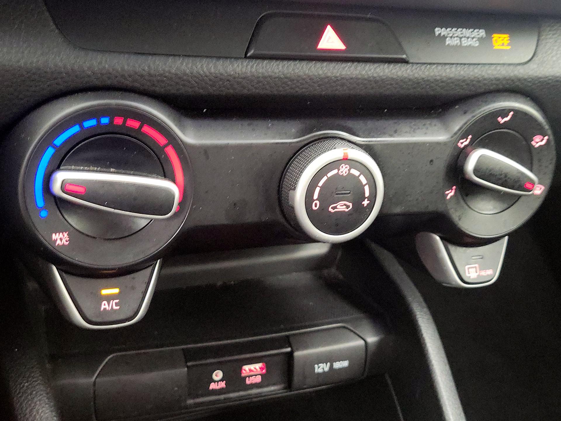 Thumbnail: 2018 Kia Rio - 16