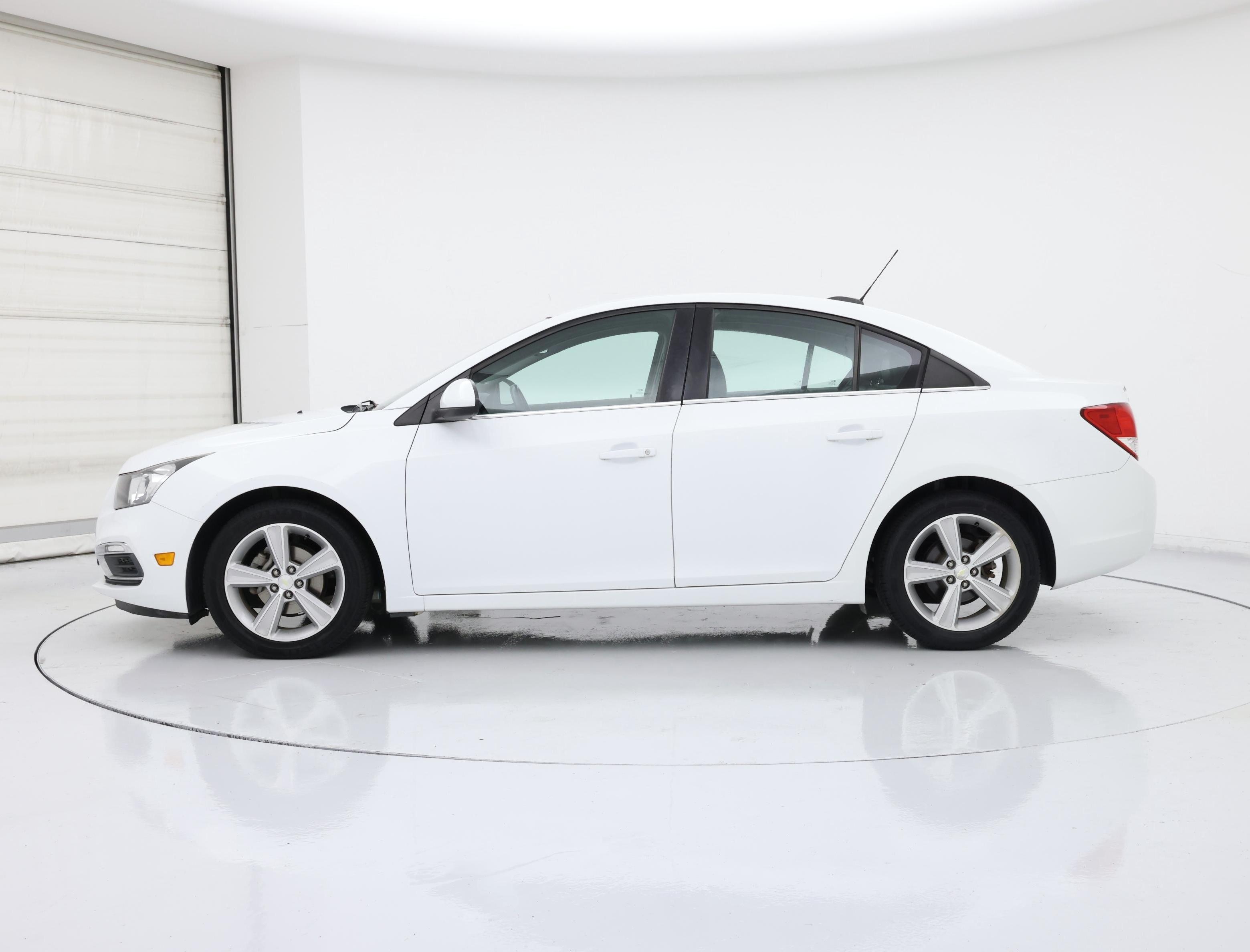 Thumbnail: 2015 Chevrolet Cruze - 3