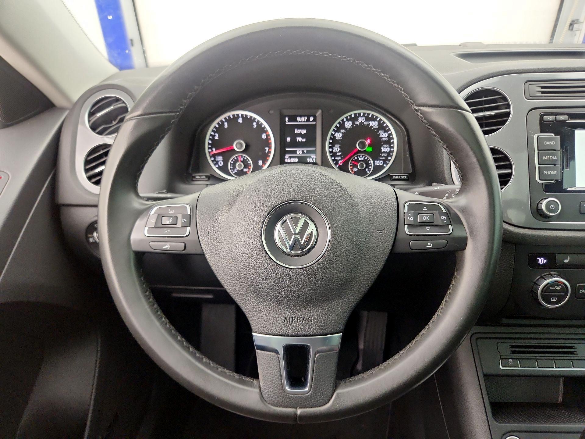 Thumbnail: 2015 Volkswagen Tiguan - 10