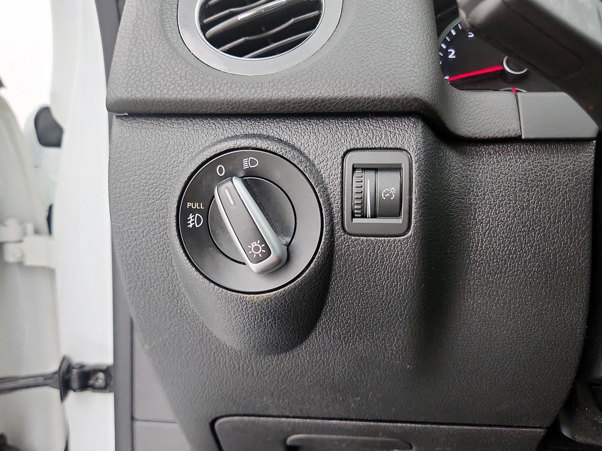 Thumbnail: 2015 Volkswagen Tiguan - 13