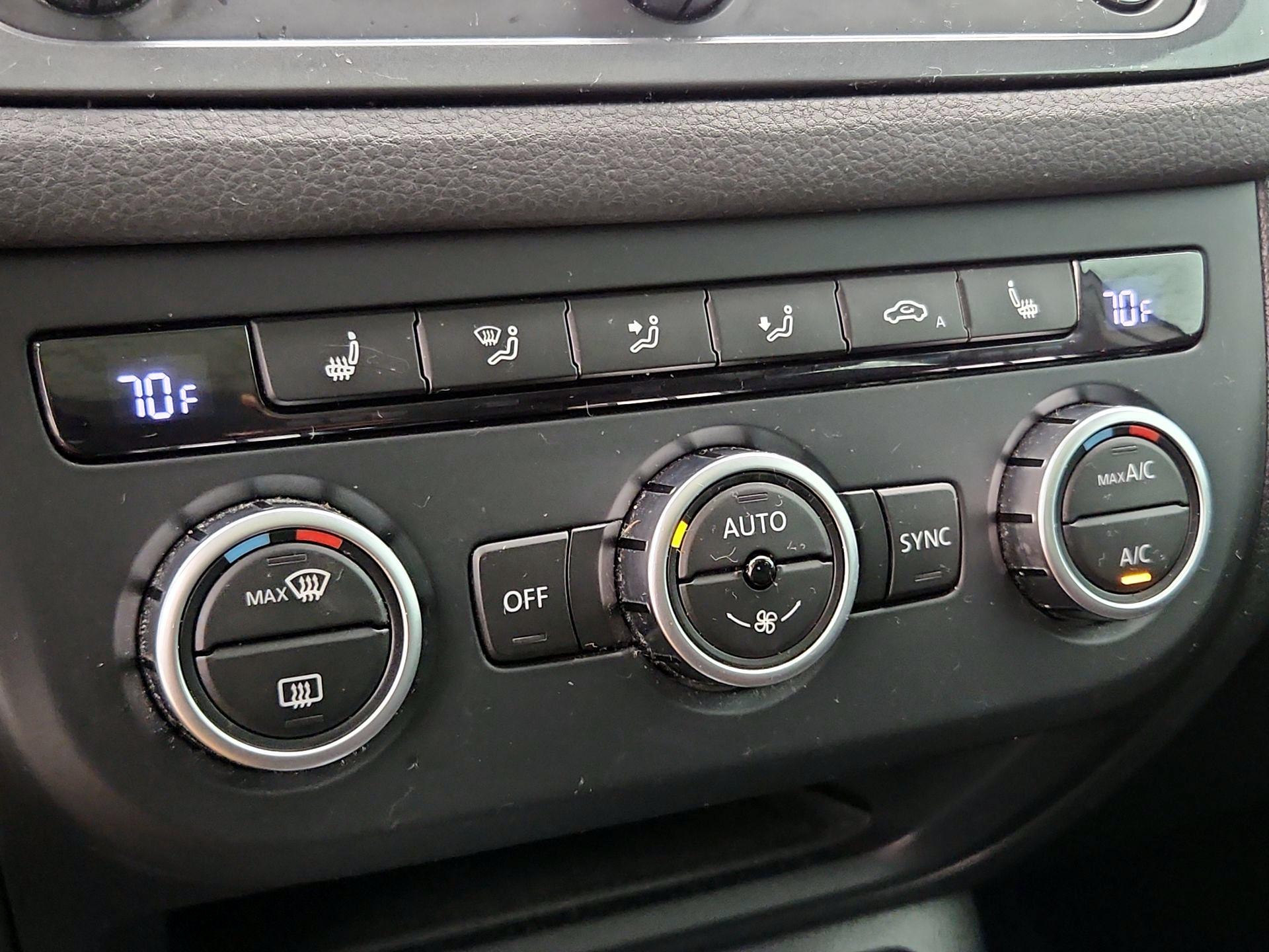 Thumbnail: 2015 Volkswagen Tiguan - 17