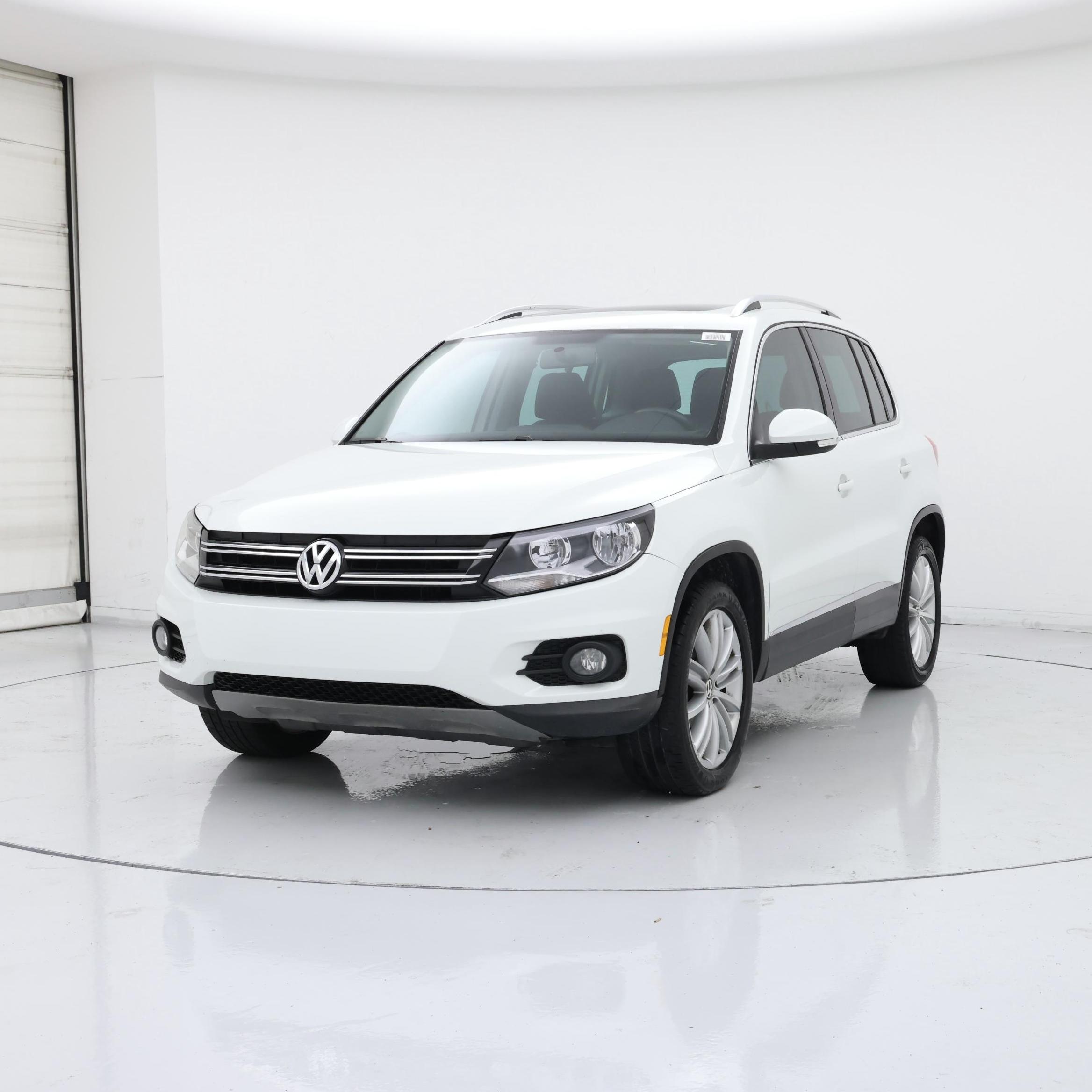 Thumbnail: 2015 Volkswagen Tiguan - 4
