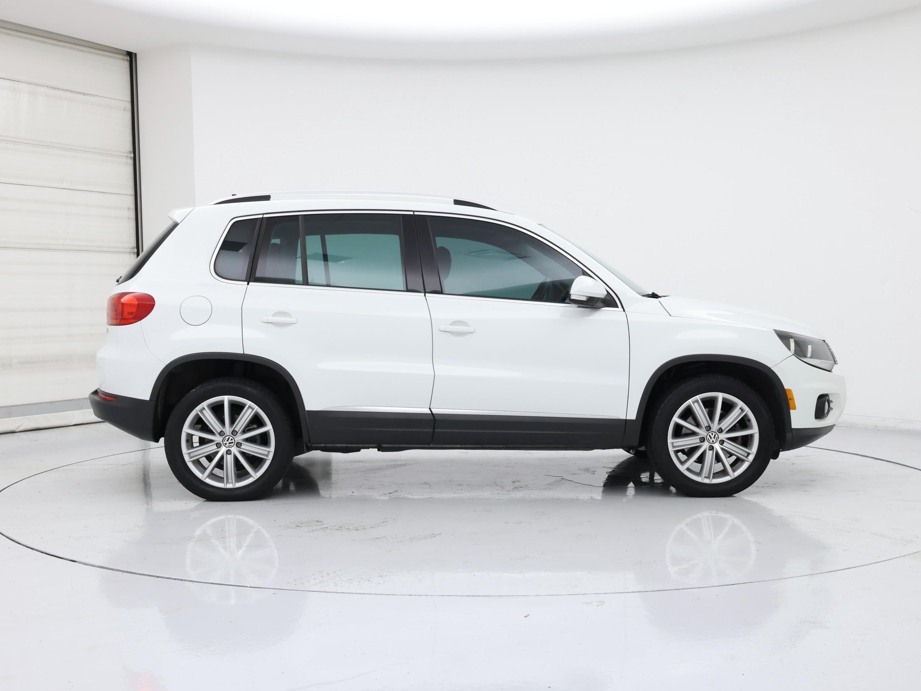 Thumbnail: 2015 Volkswagen Tiguan - 7