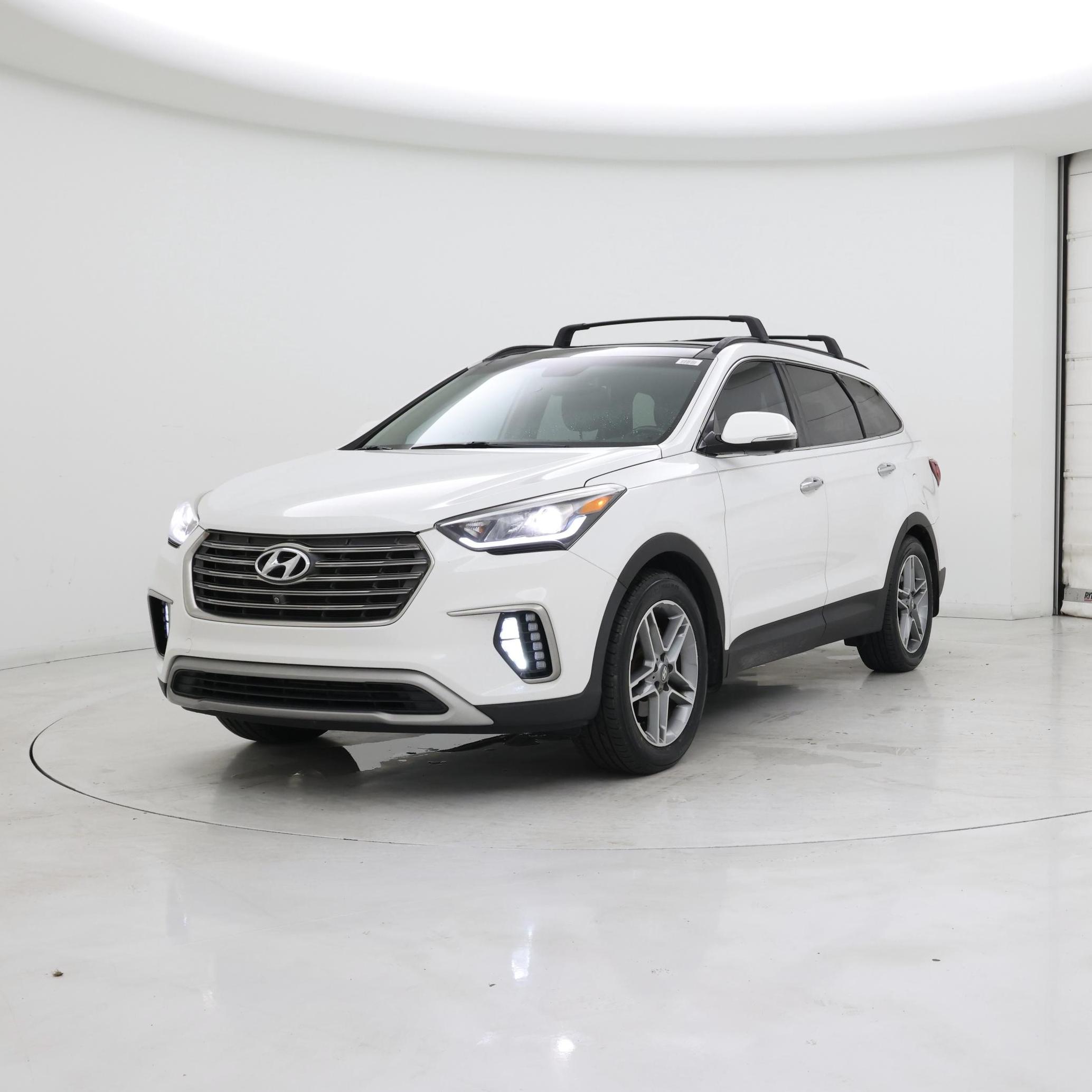 Thumbnail: 2017 Hyundai Santa Fe - 4