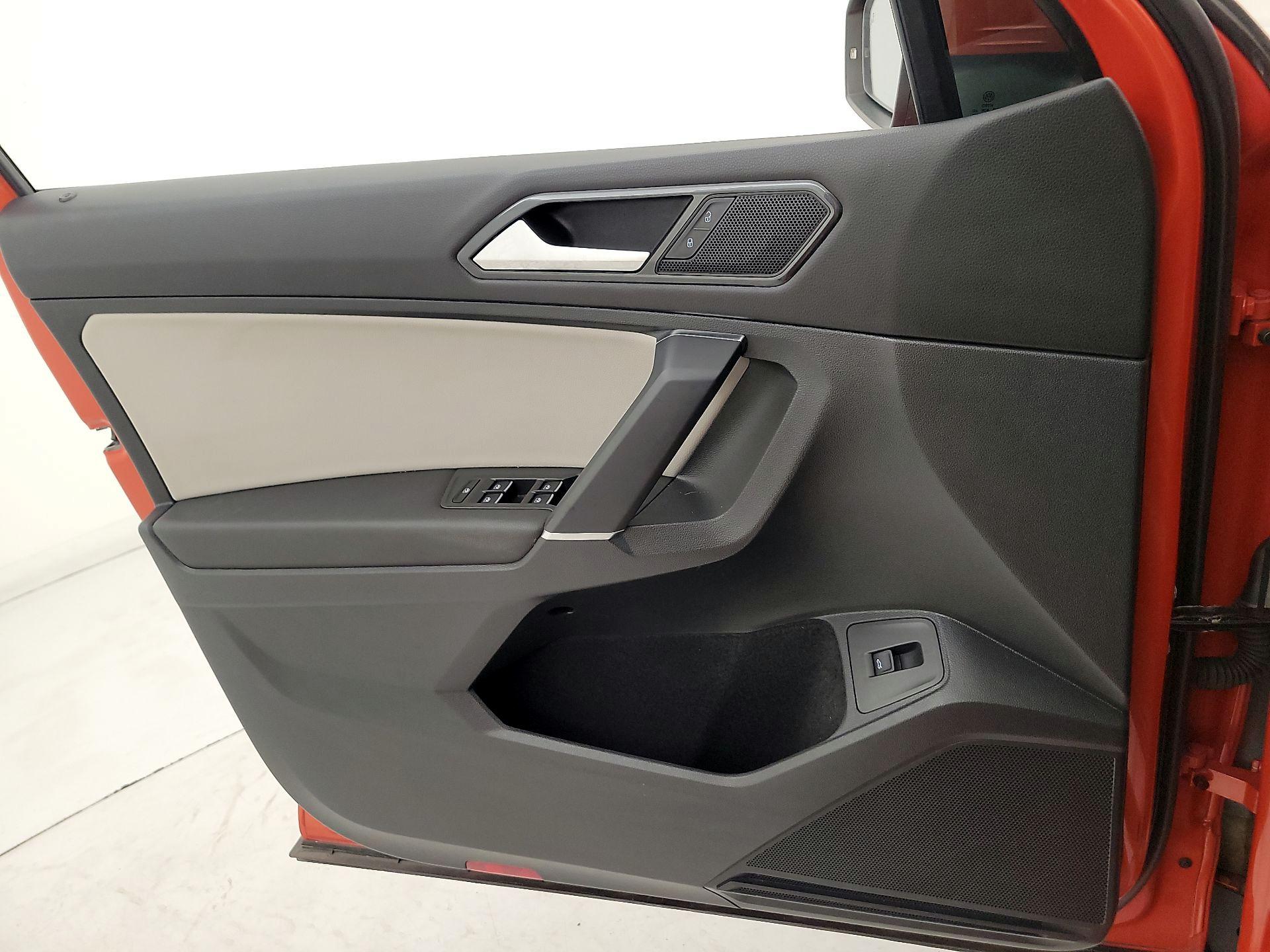 Thumbnail: 2018 Volkswagen Tiguan - 12