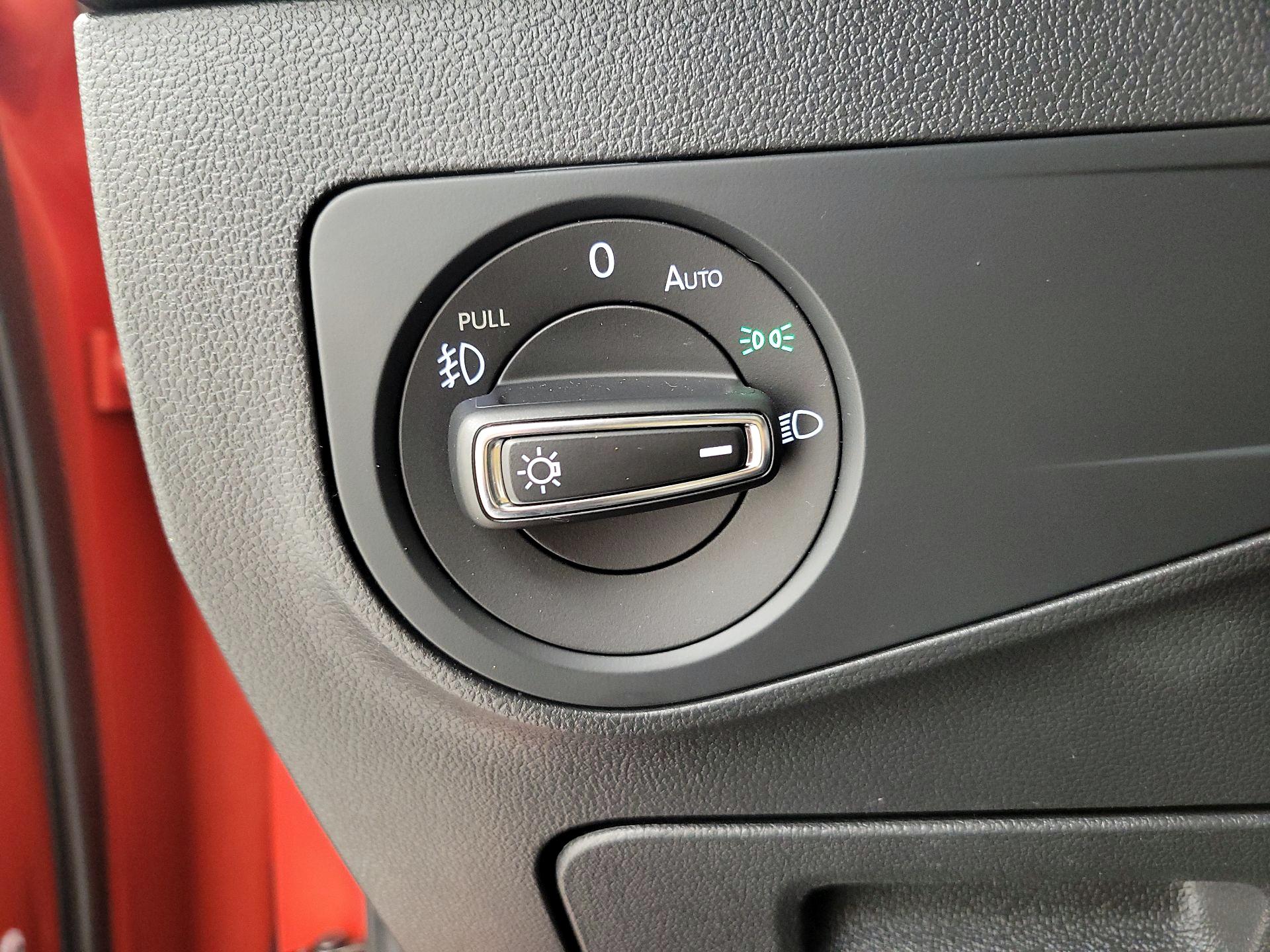 Thumbnail: 2018 Volkswagen Tiguan - 13