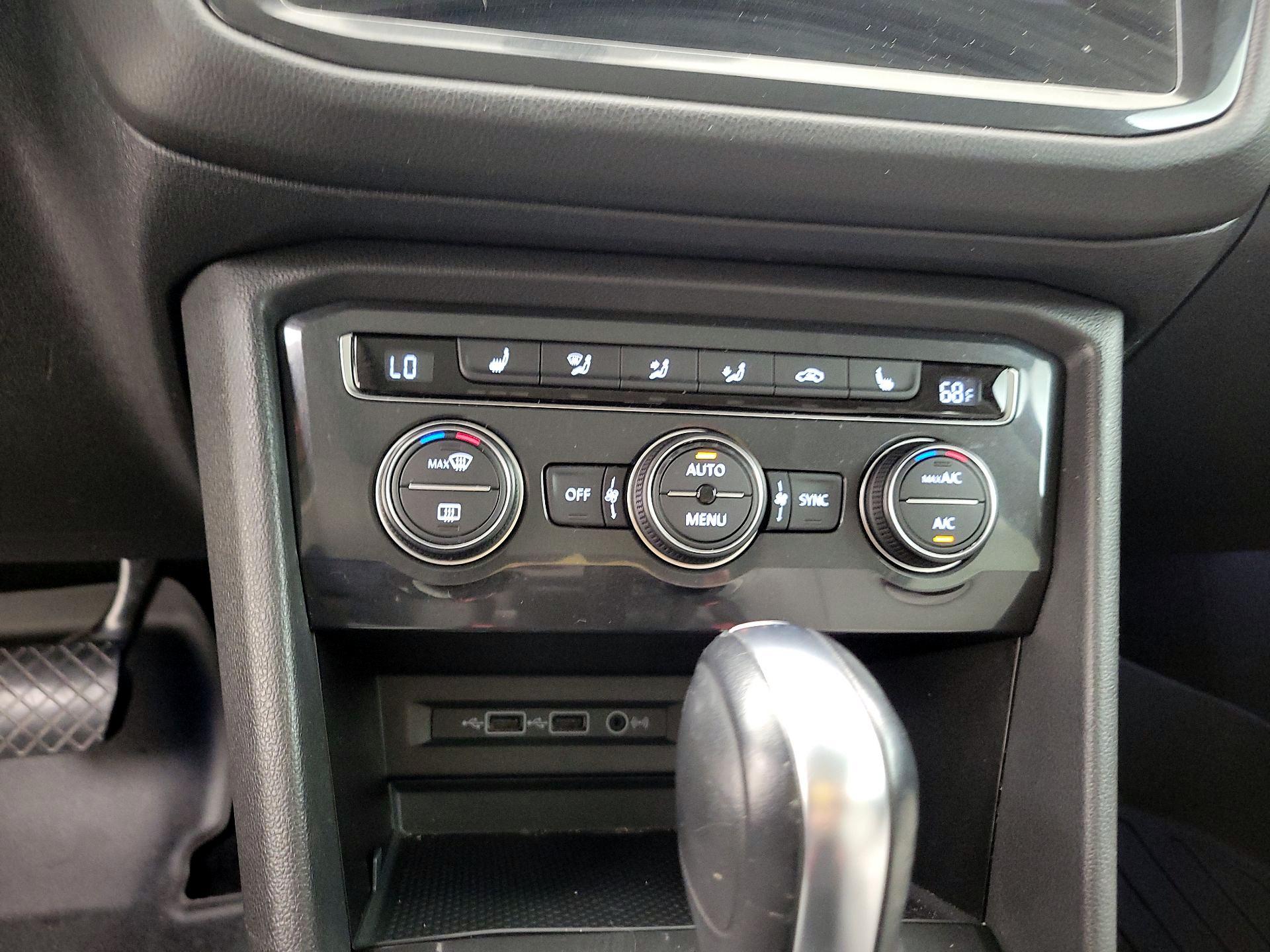 Thumbnail: 2018 Volkswagen Tiguan - 17