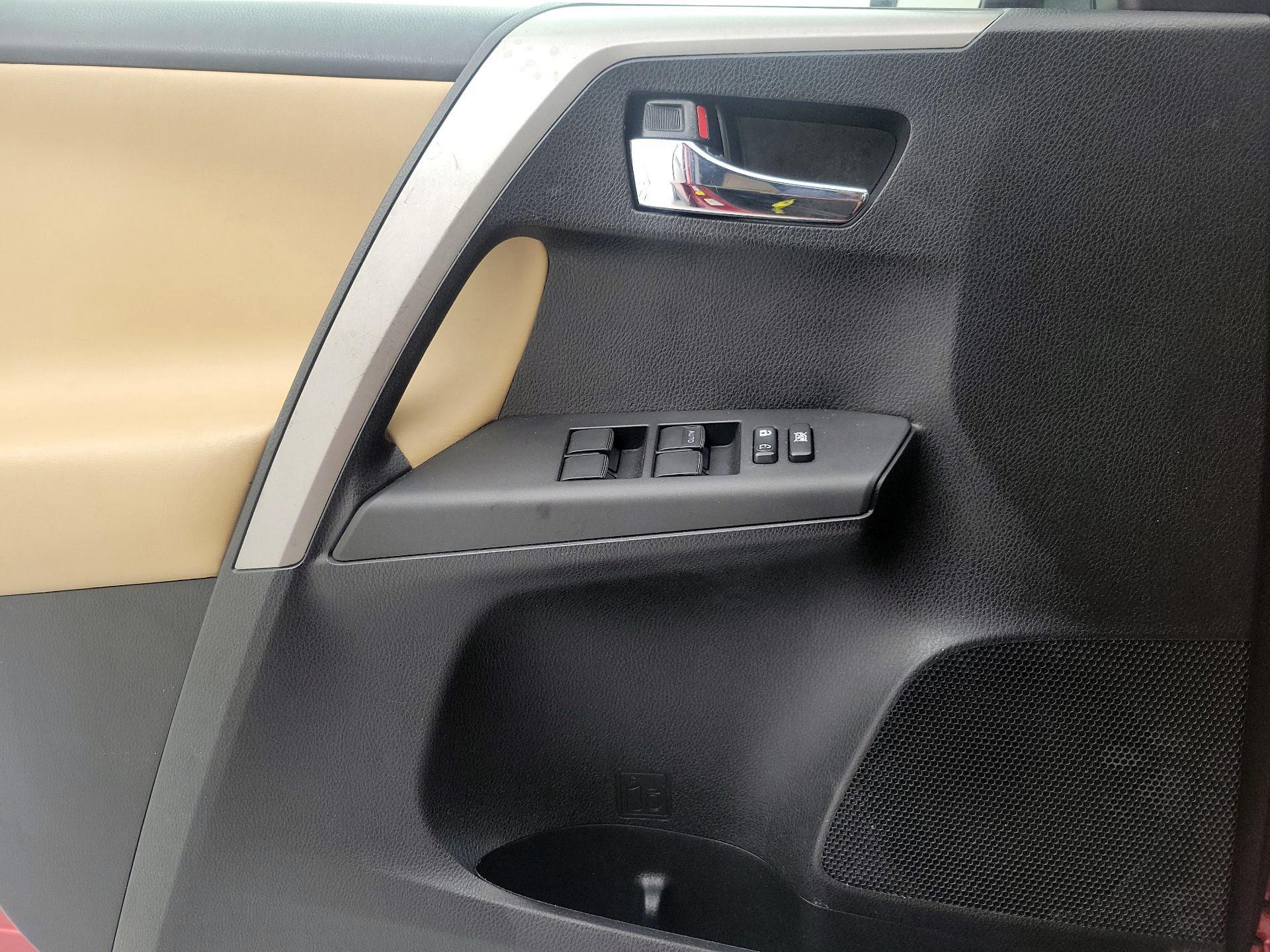 Thumbnail: 2017 Toyota RAV4 - 12