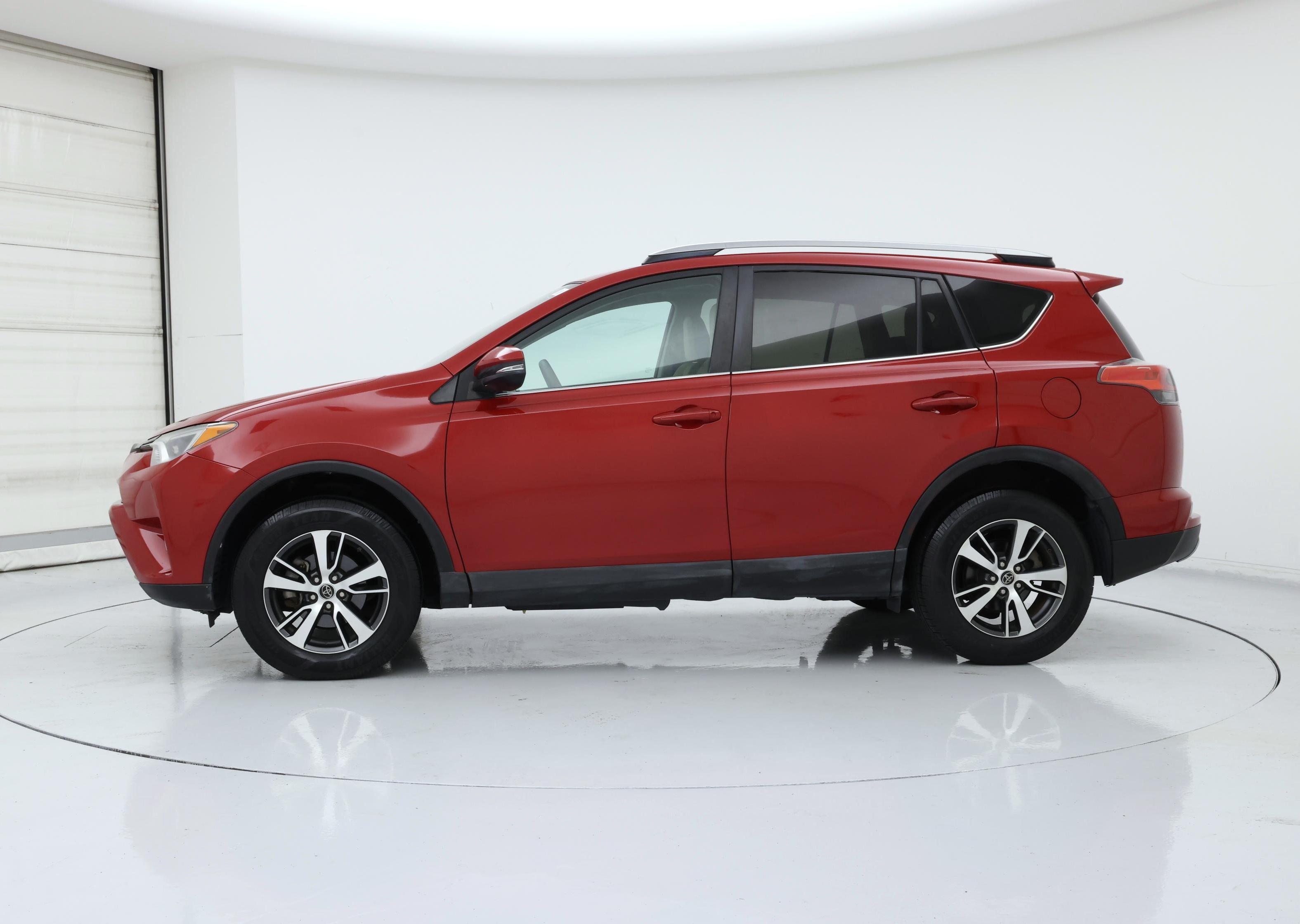 Thumbnail: 2017 Toyota RAV4 - 3