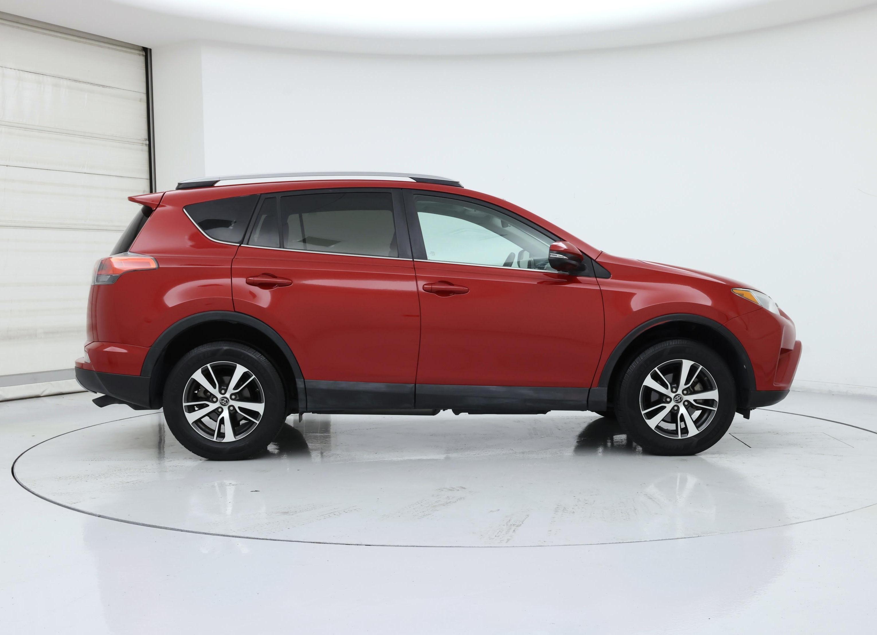 Thumbnail: 2017 Toyota RAV4 - 7