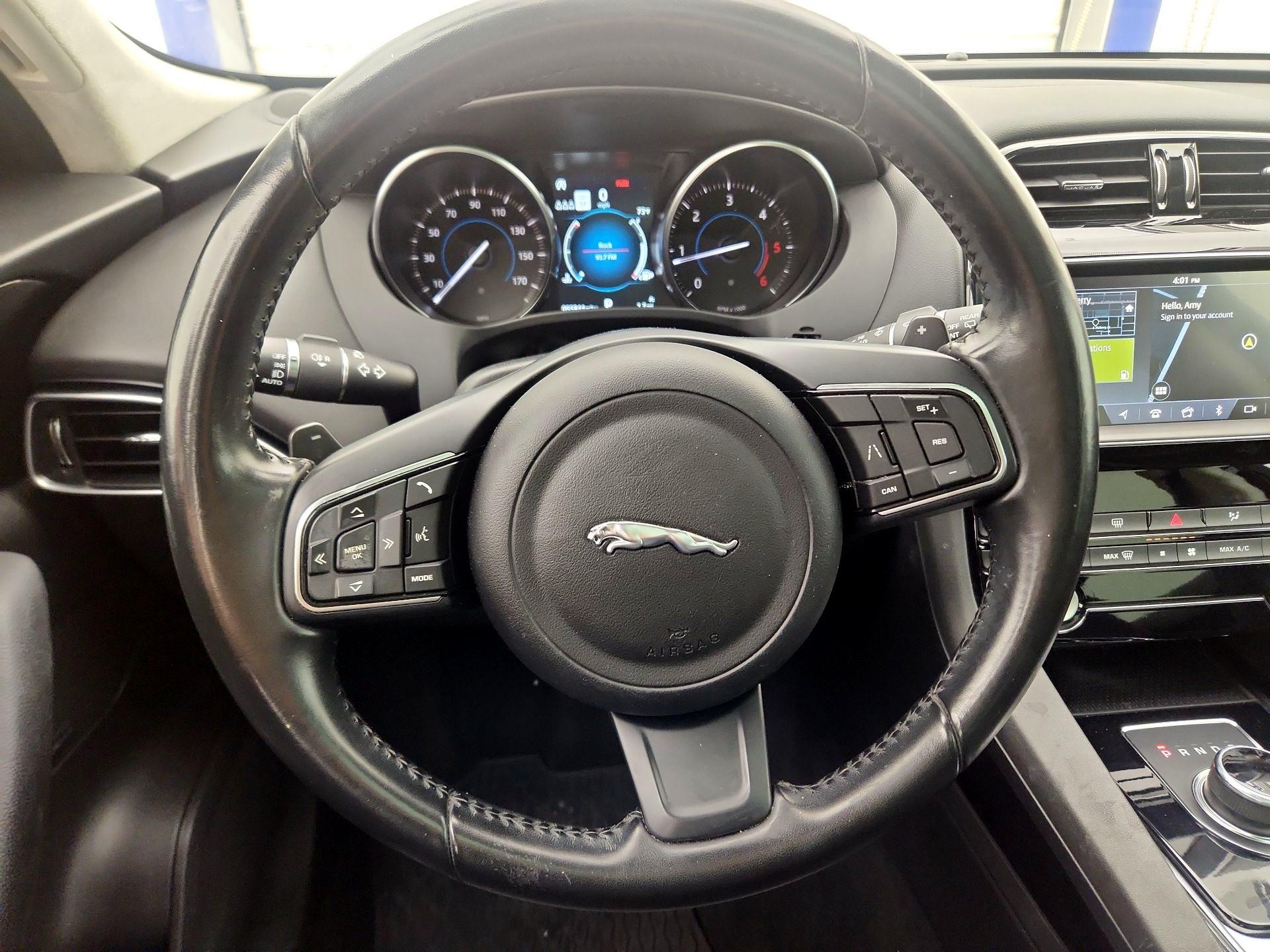 Thumbnail: 2019 Jaguar F-Pace - 10